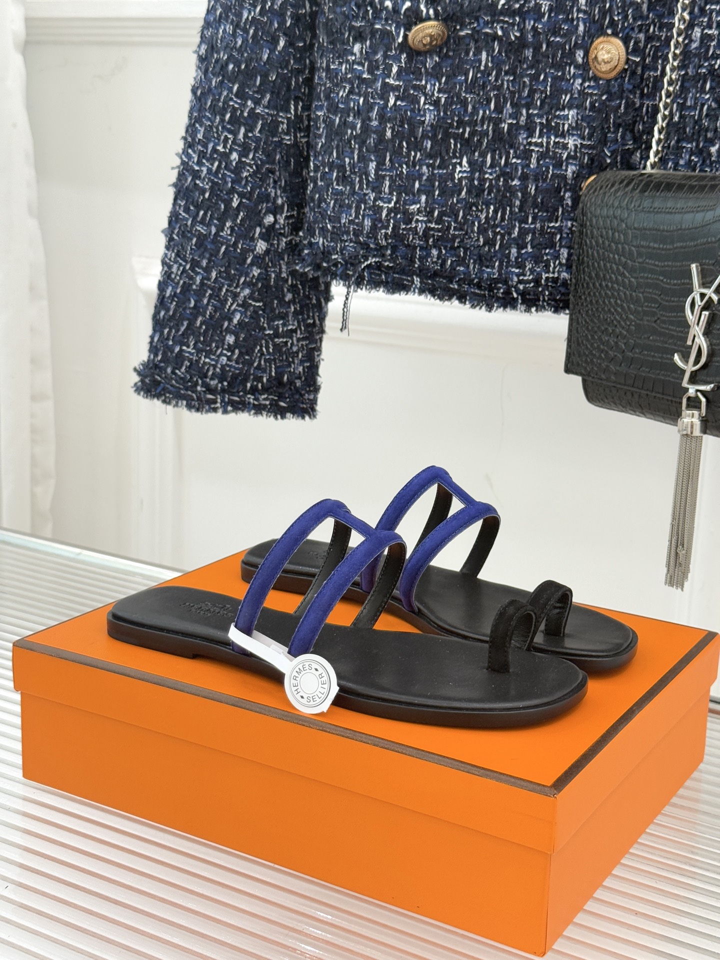 顶版 （配原版飞机盒）Hermès/爱马仕经典镂空猪鼻子夹脚拖鞋标志性的猪鼻子镂空设计俏皮吸睛在简约中彰