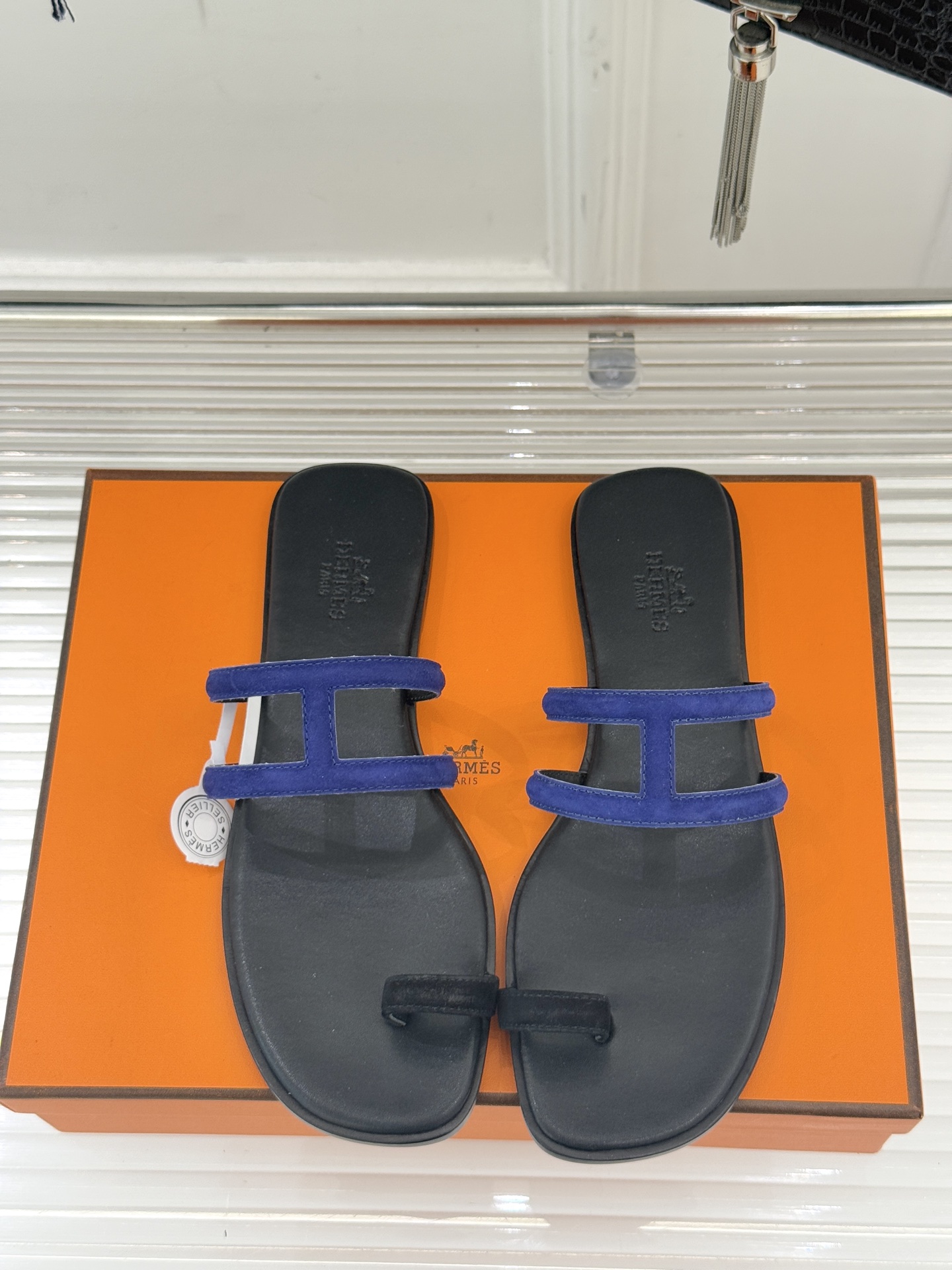 顶版 （配原版飞机盒）Hermès/爱马仕经典镂空猪鼻子夹脚拖鞋标志性的猪鼻子镂空设计俏皮吸睛在简约中彰