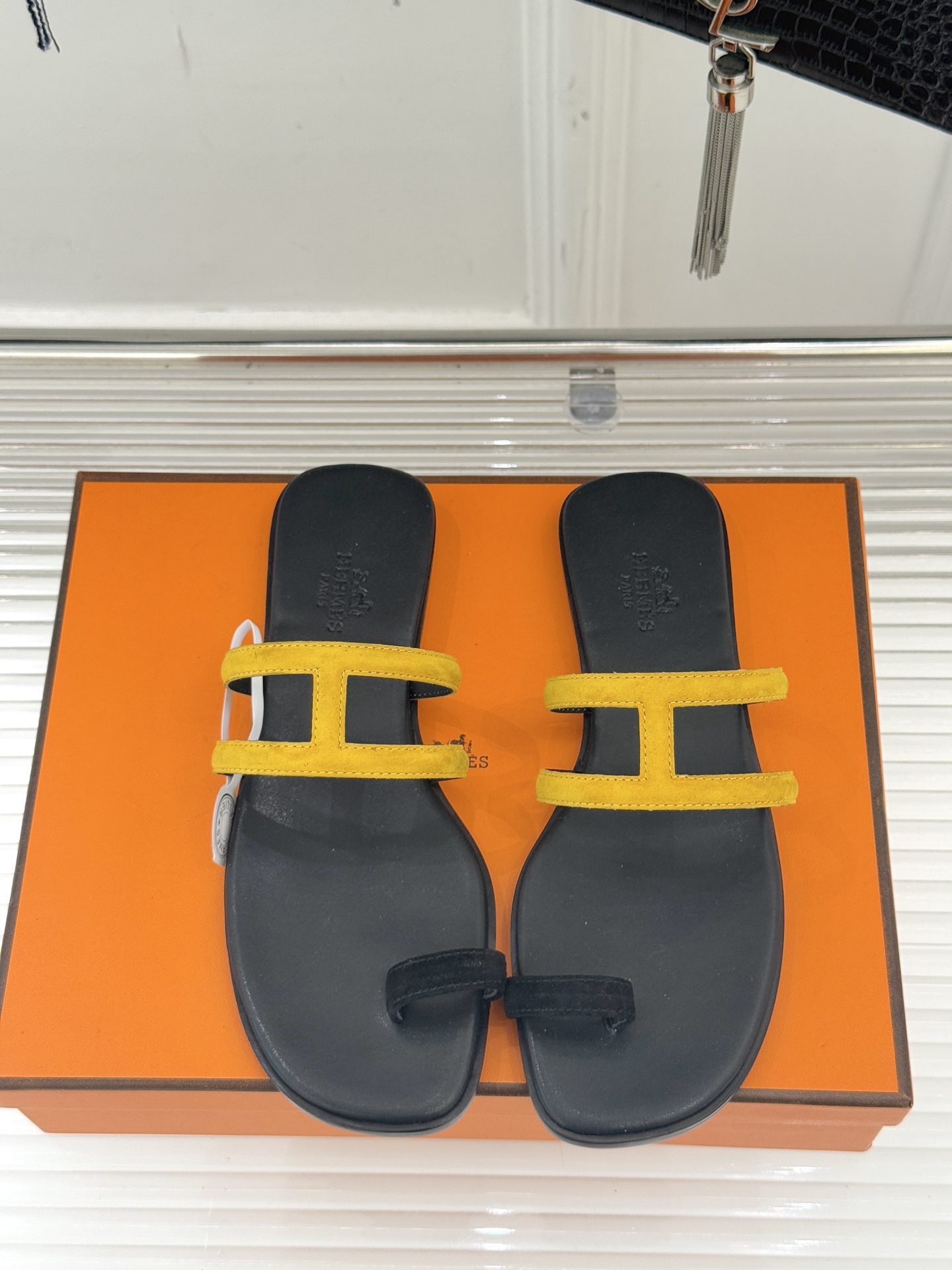 顶版 （配原版飞机盒）Hermès/爱马仕经典镂空猪鼻子夹脚拖鞋标志性的猪鼻子镂空设计俏皮吸睛在简约中彰