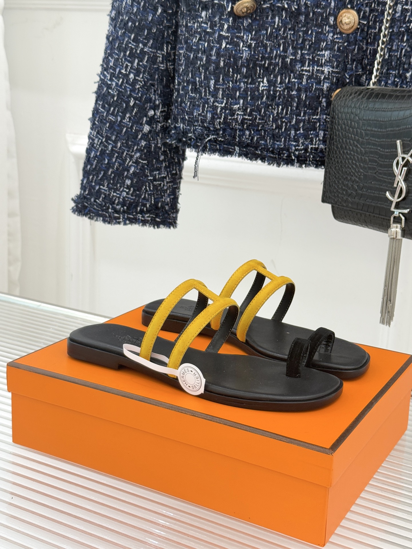 顶版 （配原版飞机盒）Hermès/爱马仕经典镂空猪鼻子夹脚拖鞋标志性的猪鼻子镂空设计俏皮吸睛在简约中彰