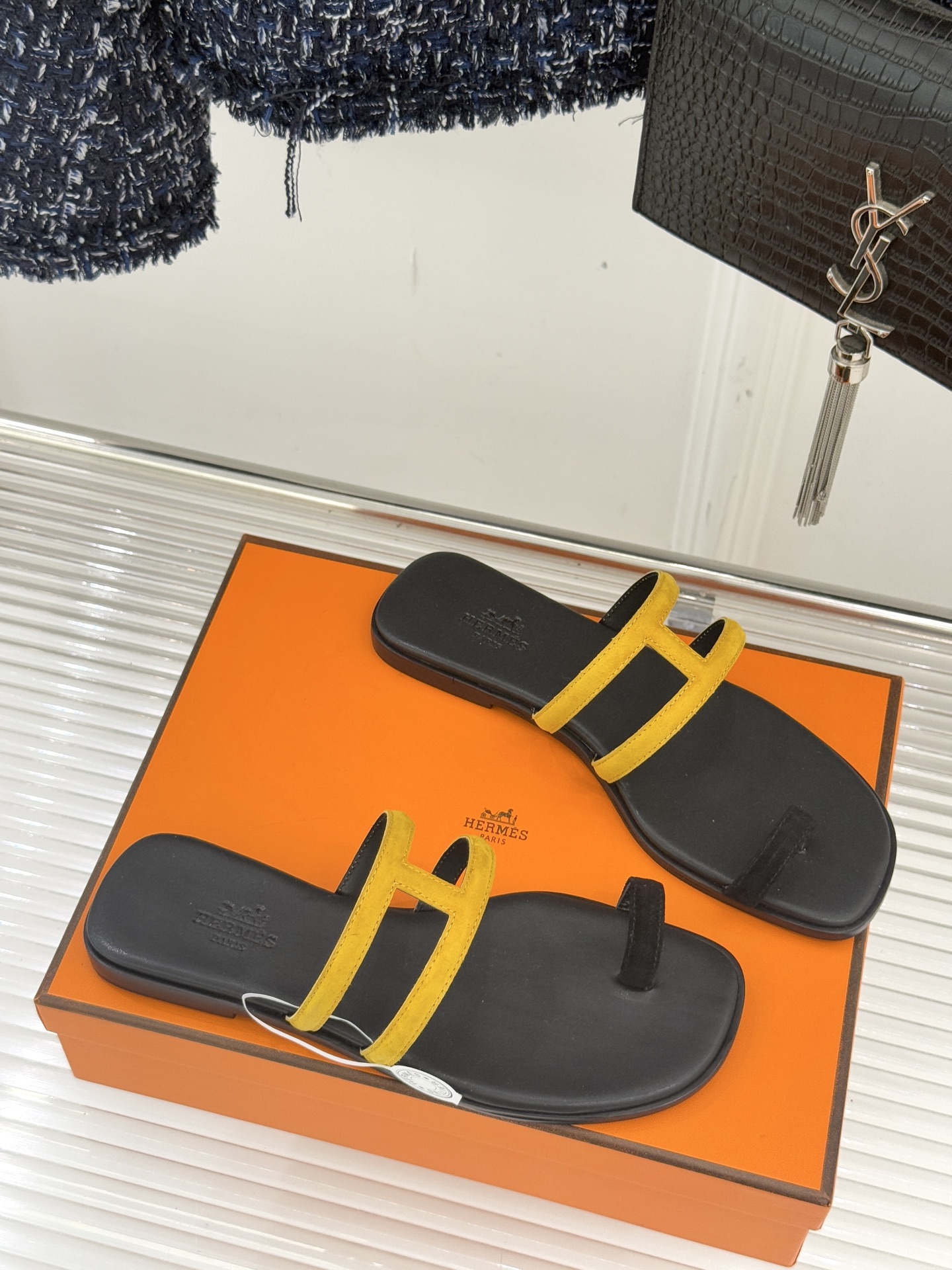 顶版 （配原版飞机盒）Hermès/爱马仕经典镂空猪鼻子夹脚拖鞋标志性的猪鼻子镂空设计俏皮吸睛在简约中彰