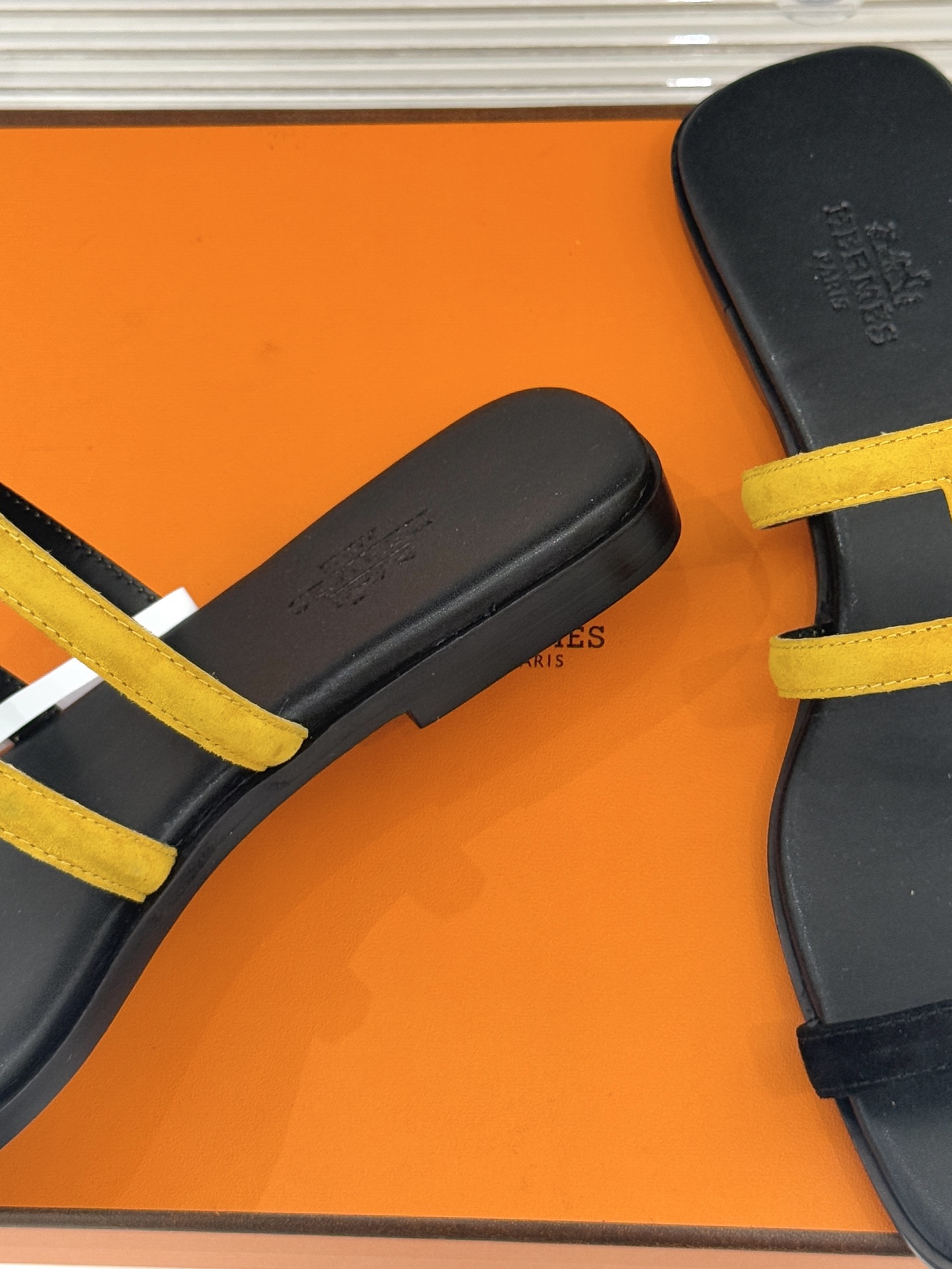 顶版 （配原版飞机盒）Hermès/爱马仕经典镂空猪鼻子夹脚拖鞋标志性的猪鼻子镂空设计俏皮吸睛在简约中彰