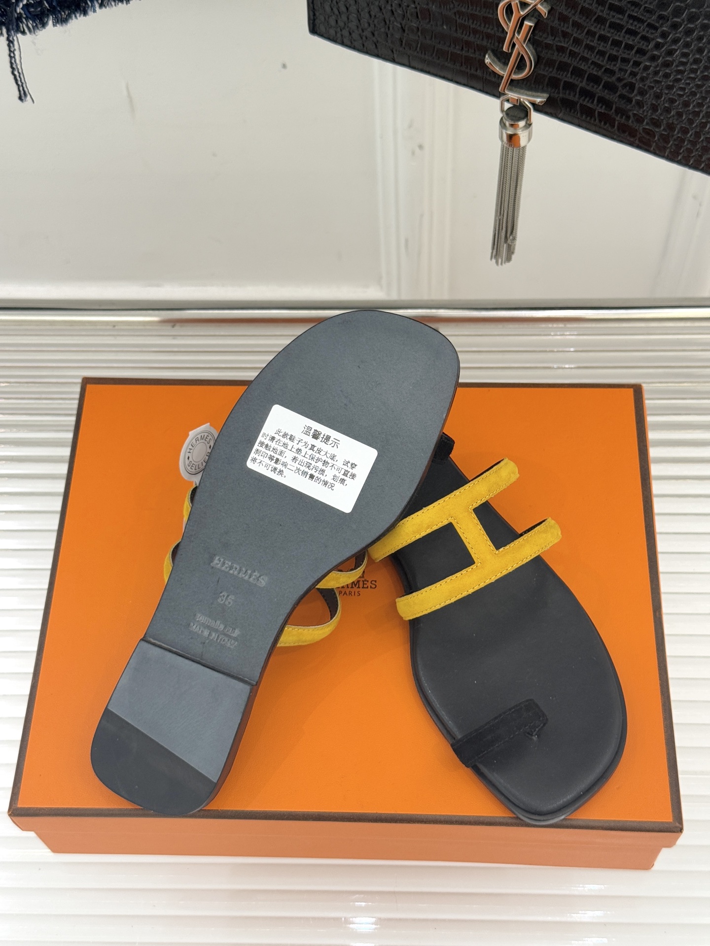 顶版 （配原版飞机盒）Hermès/爱马仕经典镂空猪鼻子夹脚拖鞋标志性的猪鼻子镂空设计俏皮吸睛在简约中彰