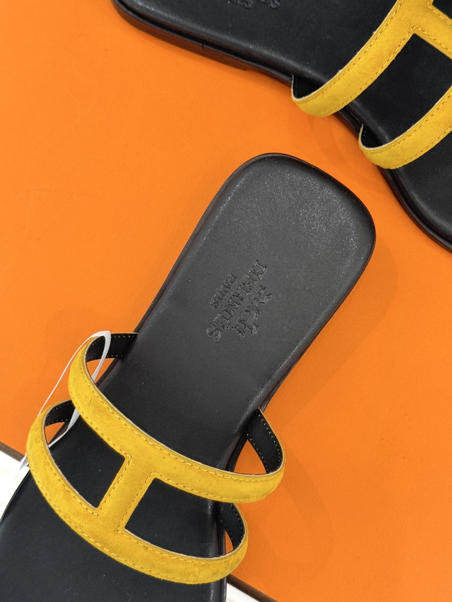 顶版 （配原版飞机盒）Hermès/爱马仕经典镂空猪鼻子夹脚拖鞋标志性的猪鼻子镂空设计俏皮吸睛在简约中彰