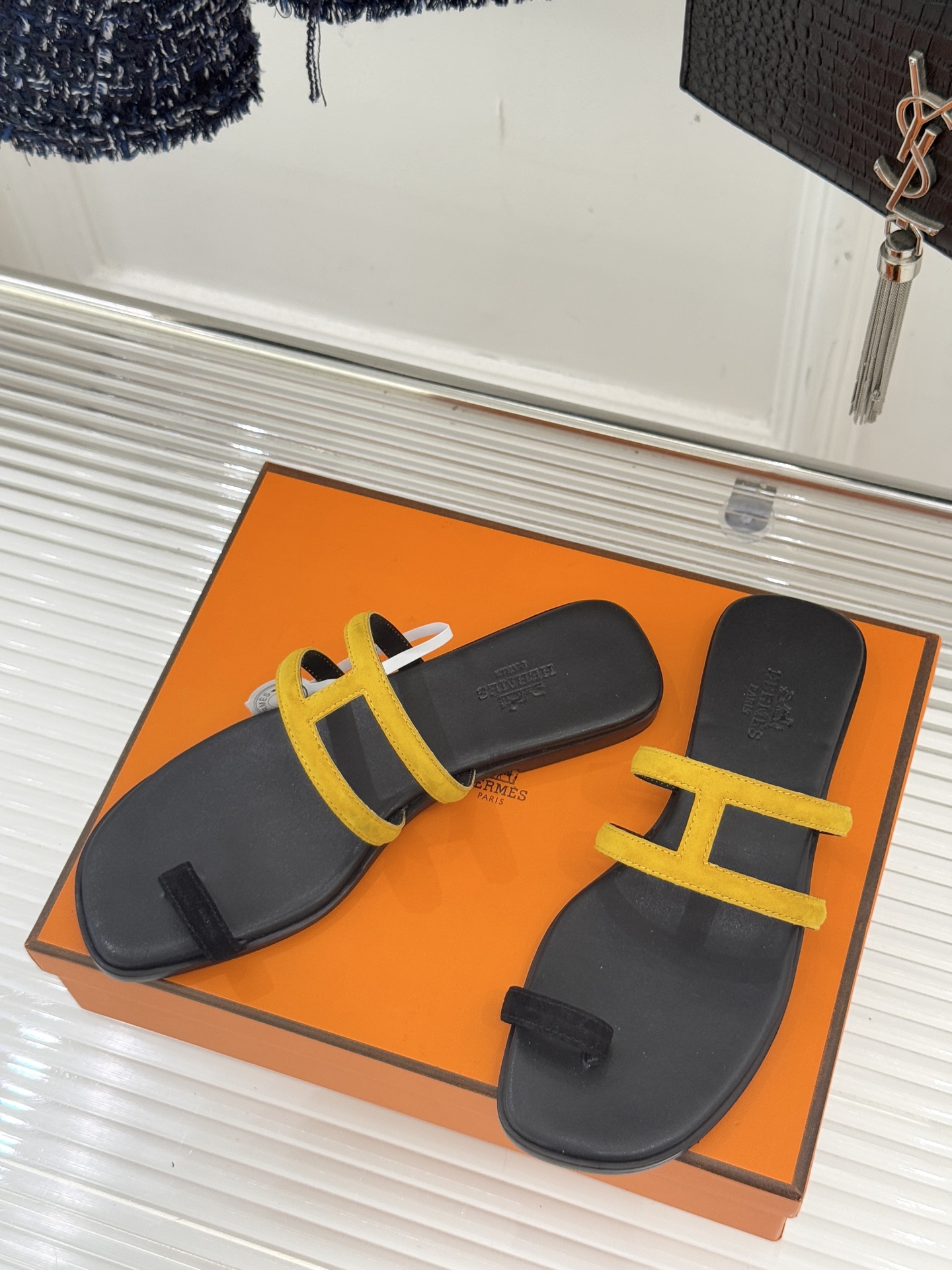 顶版 （配原版飞机盒）Hermès/爱马仕经典镂空猪鼻子夹脚拖鞋标志性的猪鼻子镂空设计俏皮吸睛在简约中彰