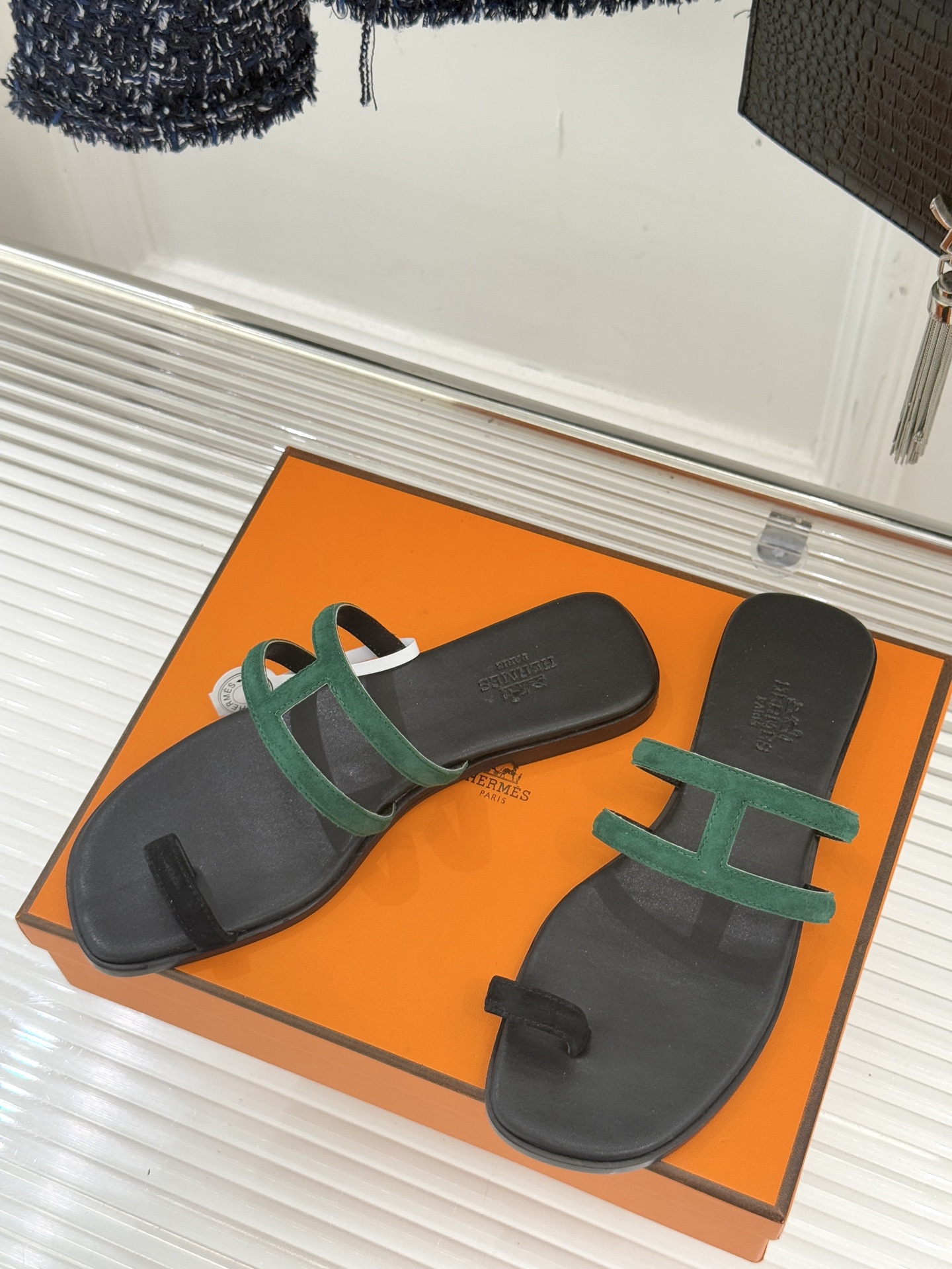 顶版 （配原版飞机盒）Hermès/爱马仕经典镂空猪鼻子夹脚拖鞋标志性的猪鼻子镂空设计俏皮吸睛在简约中彰