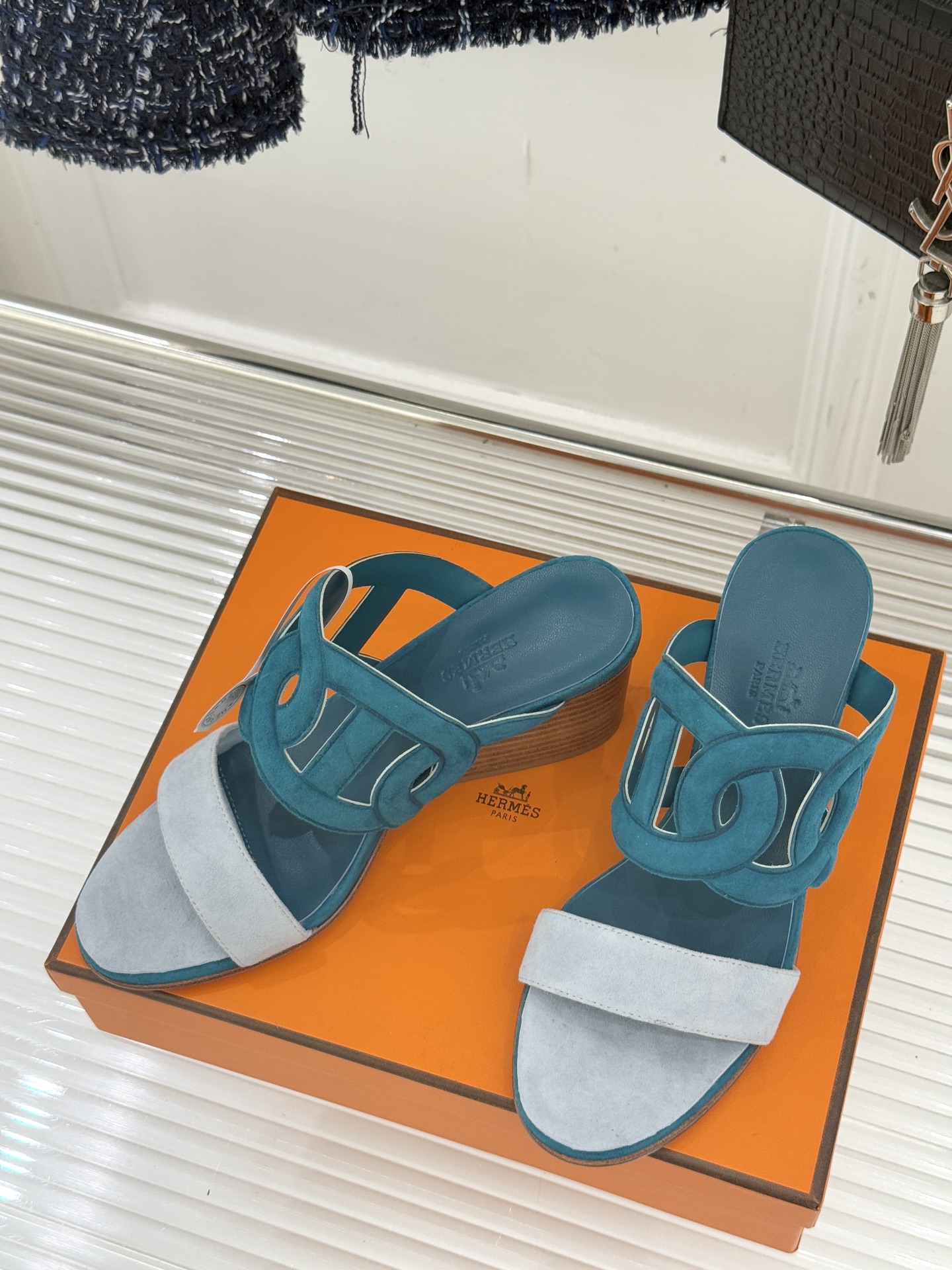 顶版 （配原版飞机盒）Hermès/爱马仕经典镂空猪鼻子坡跟拖鞋标志性的猪鼻子镂空设计俏皮吸睛在简约中彰