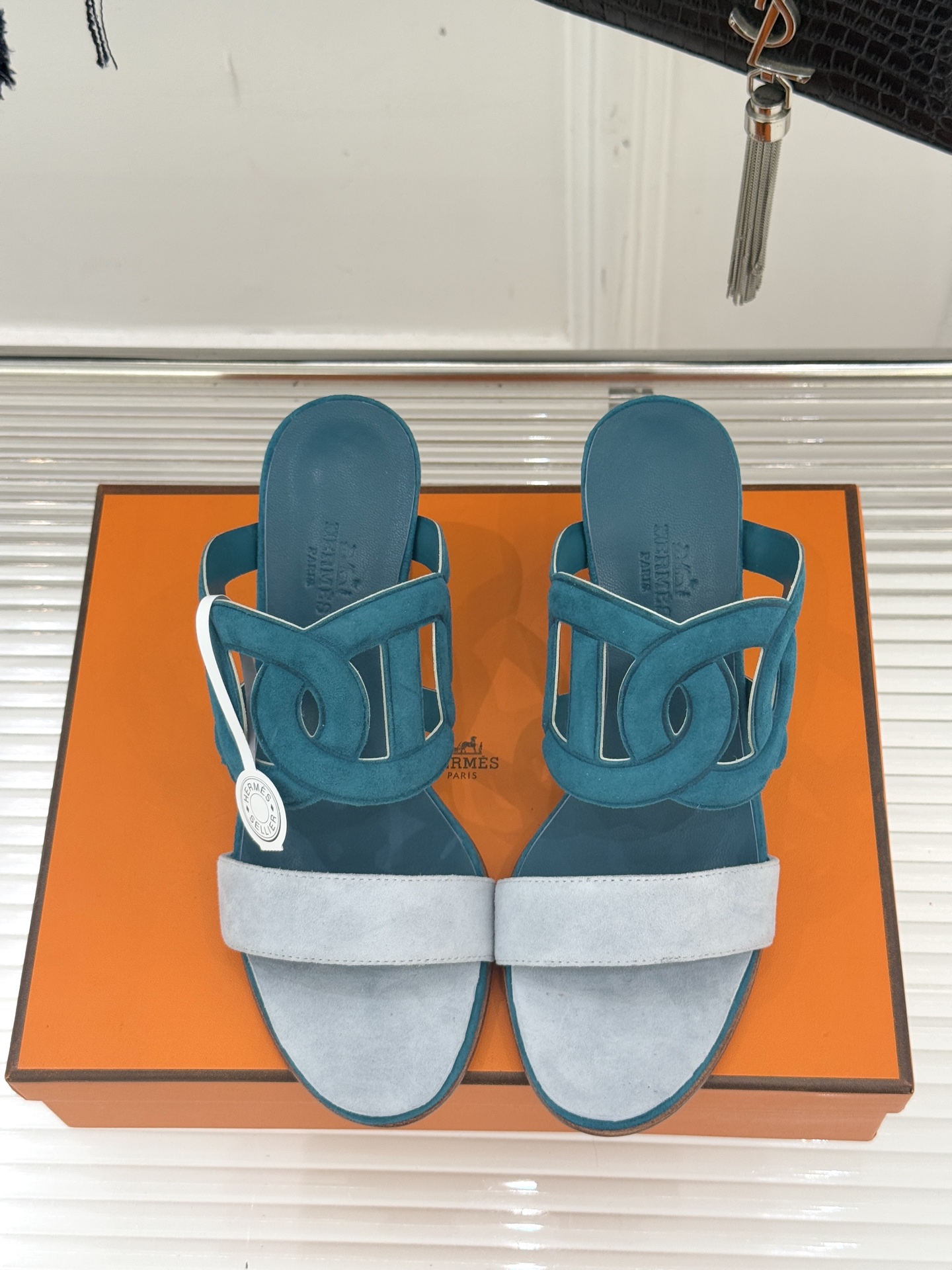 顶版 （配原版飞机盒）Hermès/爱马仕经典镂空猪鼻子坡跟拖鞋标志性的猪鼻子镂空设计俏皮吸睛在简约中彰