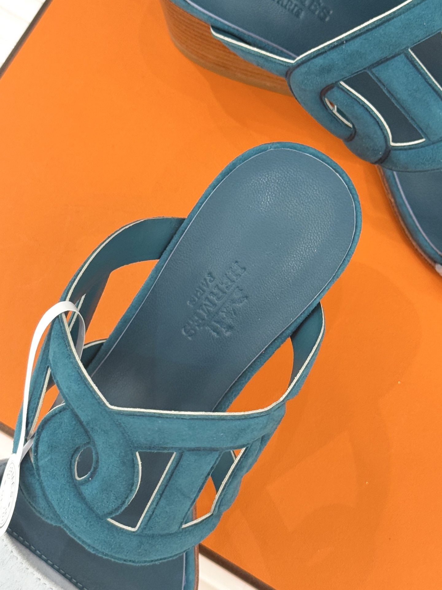 顶版 （配原版飞机盒）Hermès/爱马仕经典镂空猪鼻子坡跟拖鞋标志性的猪鼻子镂空设计俏皮吸睛在简约中彰