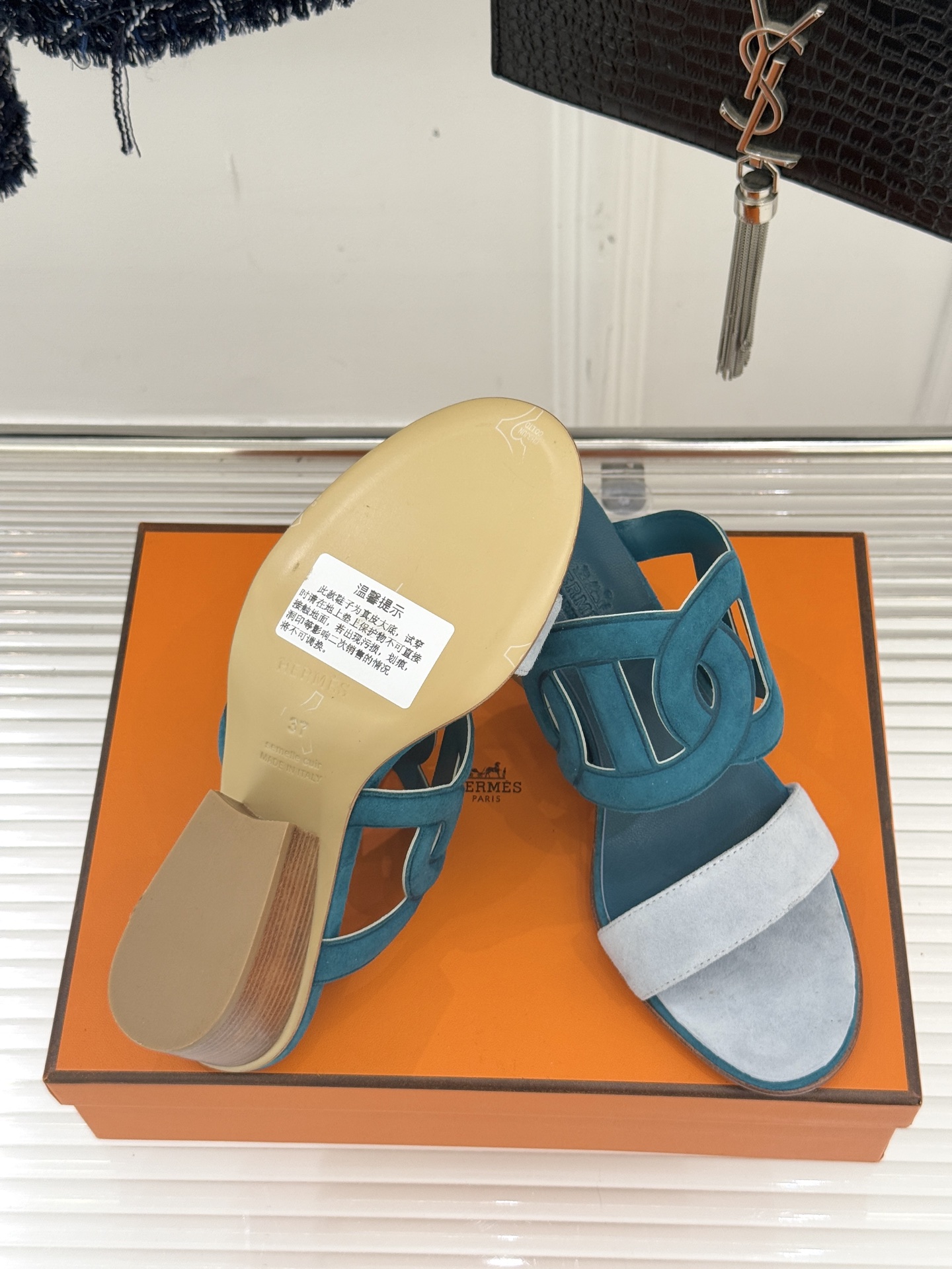 顶版 （配原版飞机盒）Hermès/爱马仕经典镂空猪鼻子坡跟拖鞋标志性的猪鼻子镂空设计俏皮吸睛在简约中彰