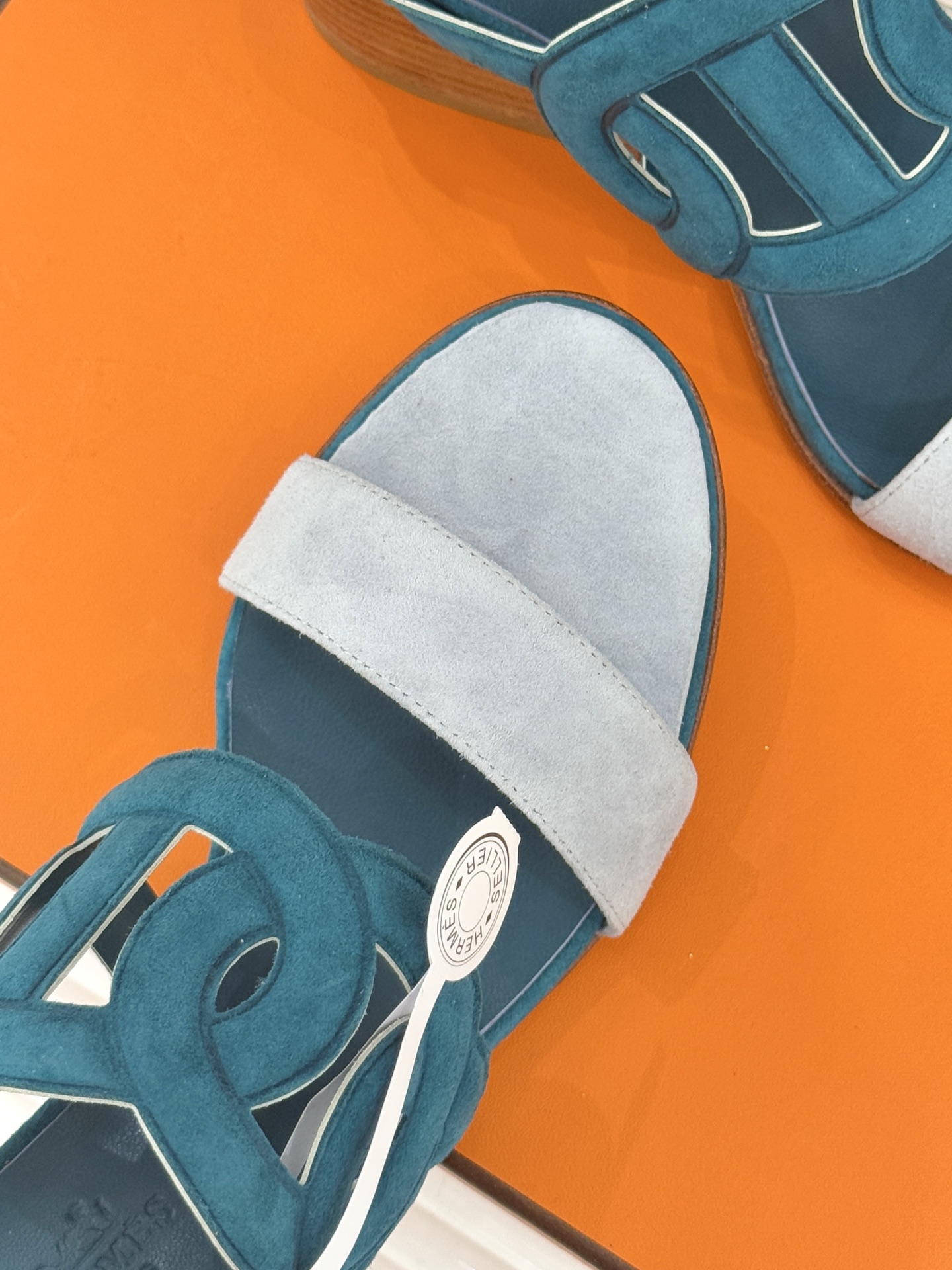 顶版 （配原版飞机盒）Hermès/爱马仕经典镂空猪鼻子坡跟拖鞋标志性的猪鼻子镂空设计俏皮吸睛在简约中彰