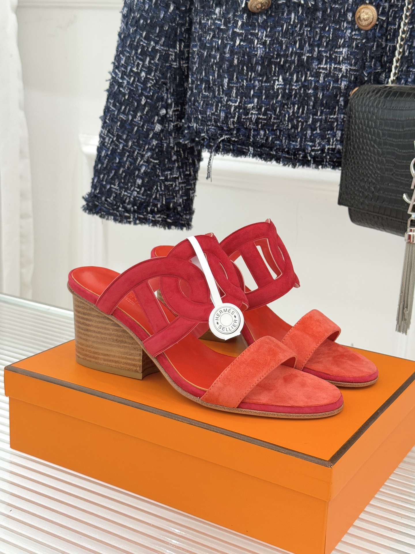 顶版 （配原版飞机盒）Hermès/爱马仕经典镂空猪鼻子坡跟拖鞋标志性的猪鼻子镂空设计俏皮吸睛在简约中彰