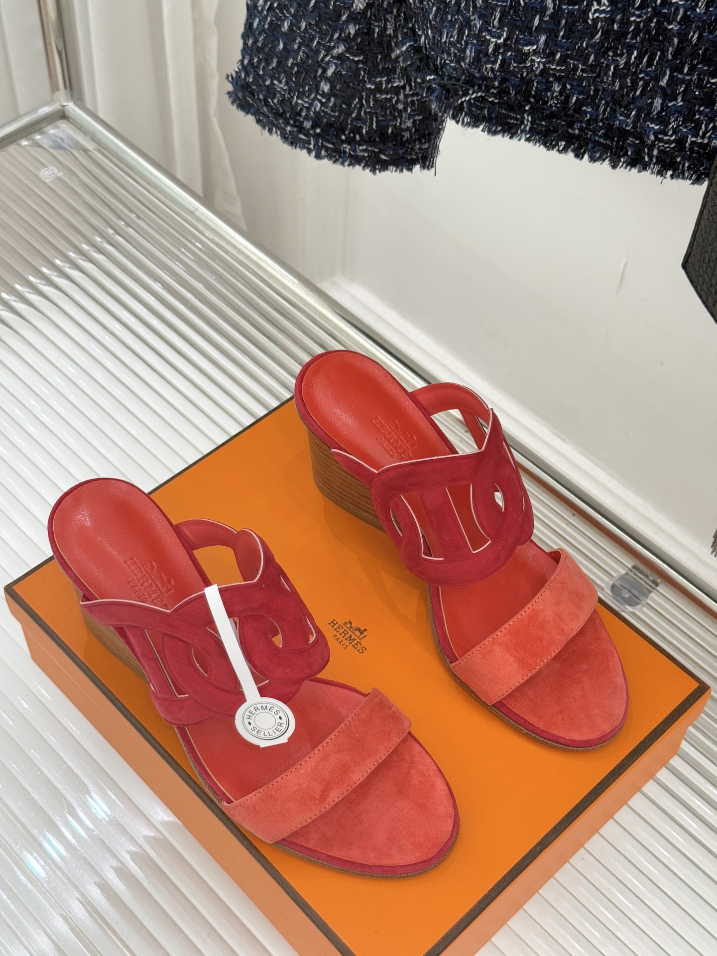 顶版 （配原版飞机盒）Hermès/爱马仕经典镂空猪鼻子坡跟拖鞋标志性的猪鼻子镂空设计俏皮吸睛在简约中彰