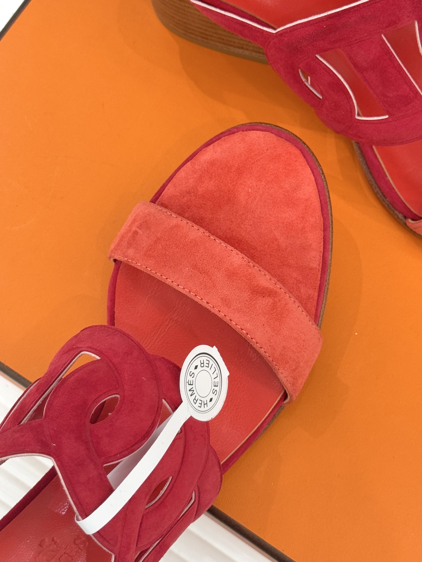 顶版 （配原版飞机盒）Hermès/爱马仕经典镂空猪鼻子坡跟拖鞋标志性的猪鼻子镂空设计俏皮吸睛在简约中彰