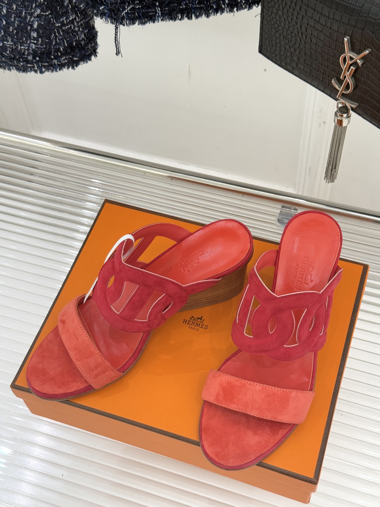 顶版 （配原版飞机盒）Hermès/爱马仕经典镂空猪鼻子坡跟拖鞋标志性的猪鼻子镂空设计俏皮吸睛在简约中彰