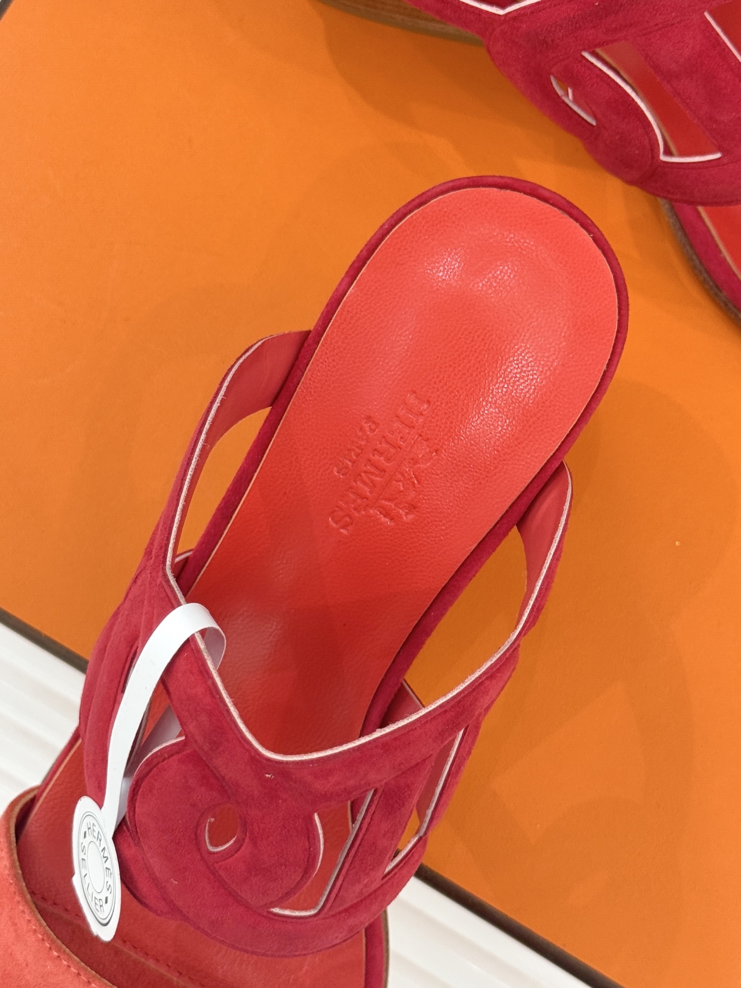 顶版 （配原版飞机盒）Hermès/爱马仕经典镂空猪鼻子坡跟拖鞋标志性的猪鼻子镂空设计俏皮吸睛在简约中彰