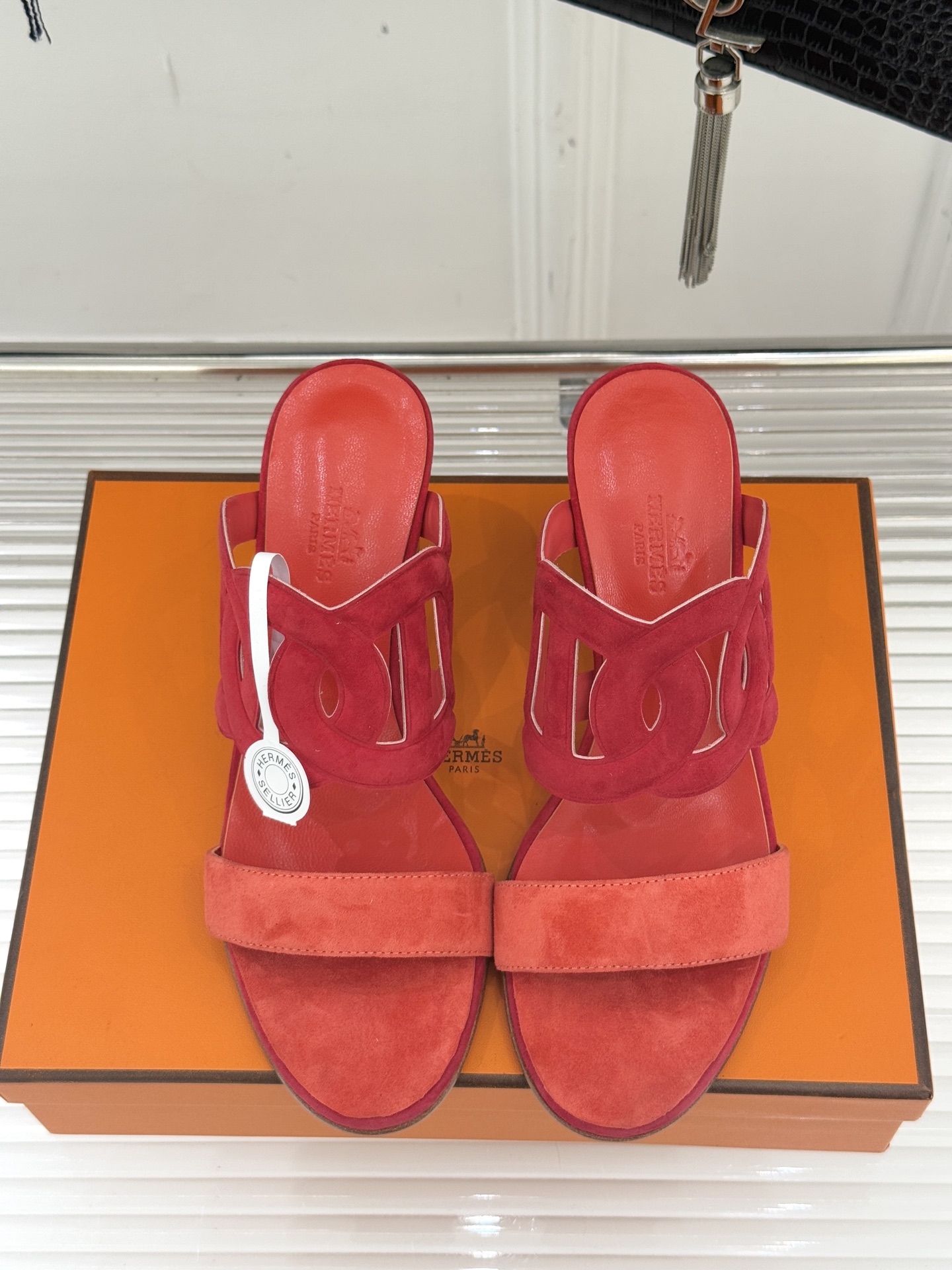 顶版 （配原版飞机盒）Hermès/爱马仕经典镂空猪鼻子坡跟拖鞋标志性的猪鼻子镂空设计俏皮吸睛在简约中彰