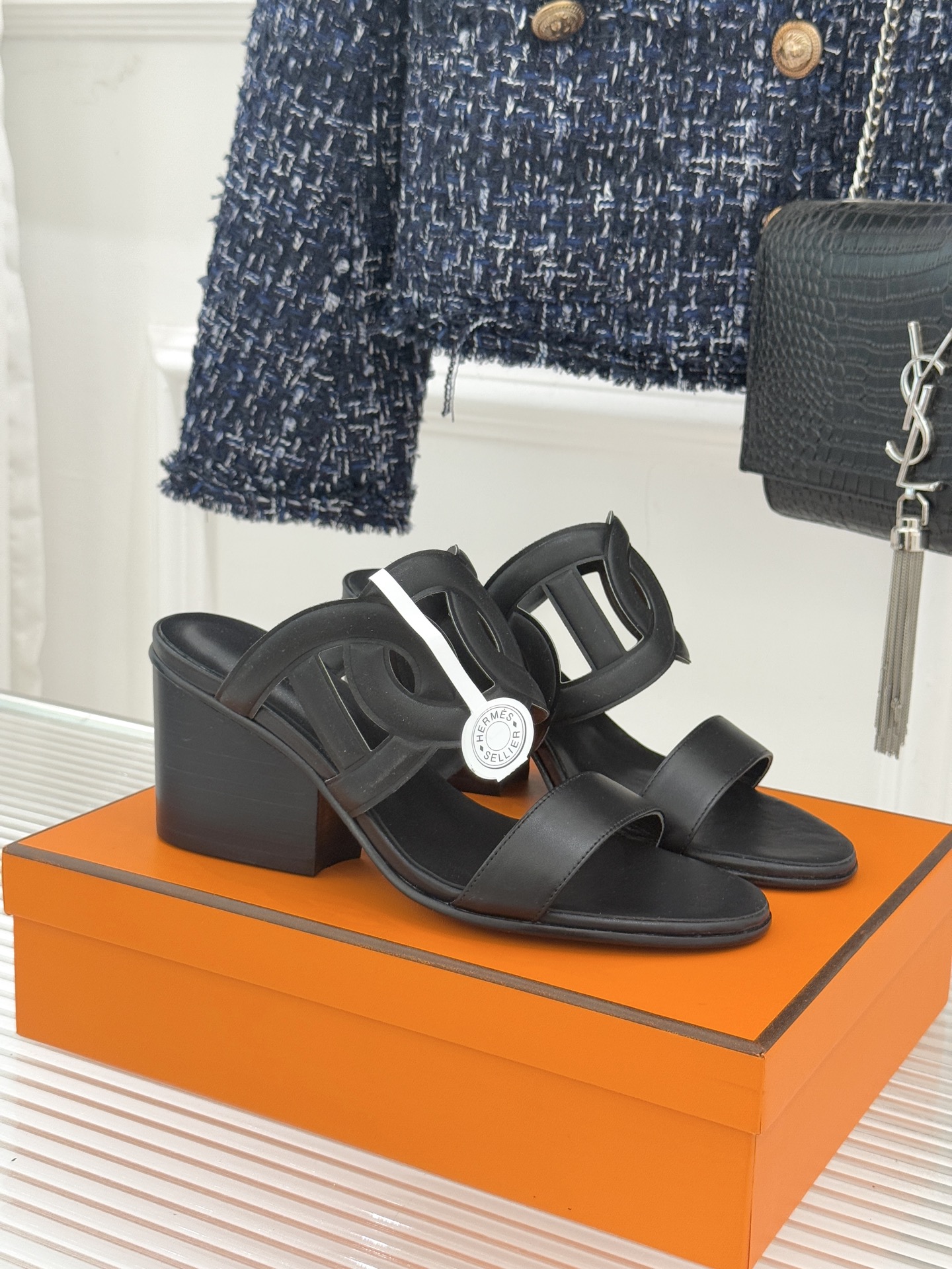 顶版 （配原版飞机盒）Hermès/爱马仕经典镂空猪鼻子坡跟拖鞋标志性的猪鼻子镂空设计俏皮吸睛在简约中彰