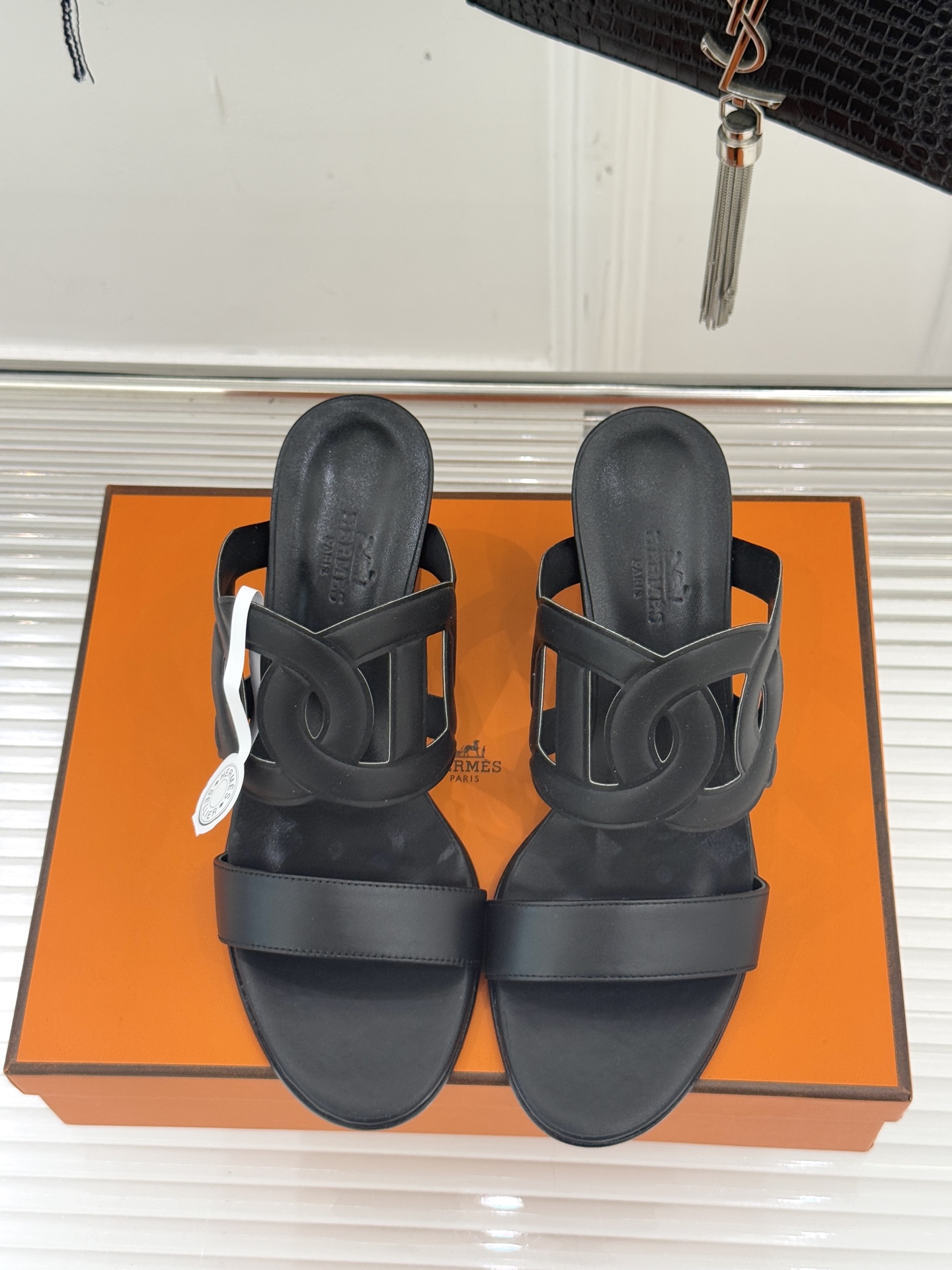 顶版 （配原版飞机盒）Hermès/爱马仕经典镂空猪鼻子坡跟拖鞋标志性的猪鼻子镂空设计俏皮吸睛在简约中彰