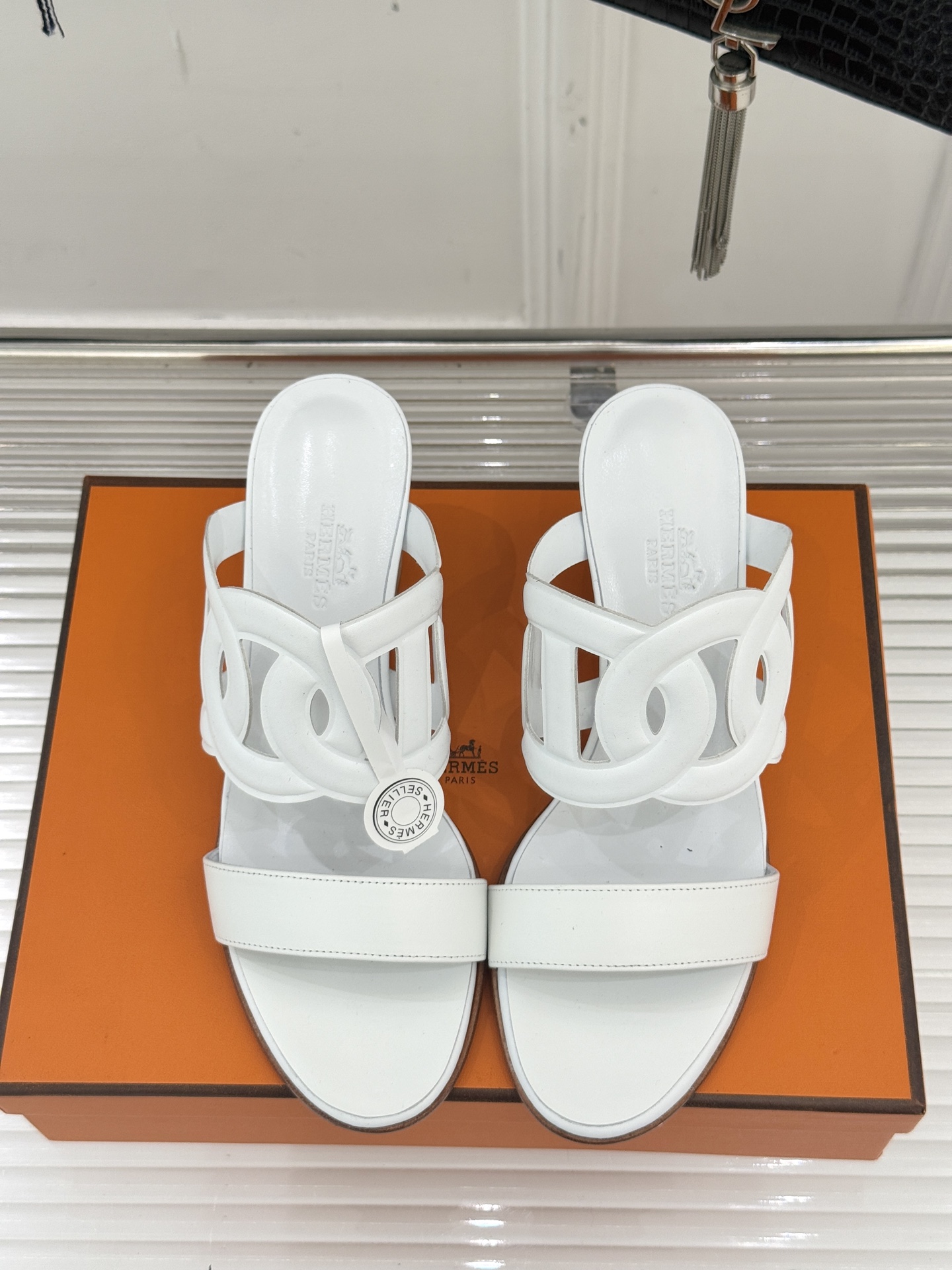 顶版 （配原版飞机盒）Hermès/爱马仕经典镂空猪鼻子坡跟拖鞋标志性的猪鼻子镂空设计俏皮吸睛在简约中彰