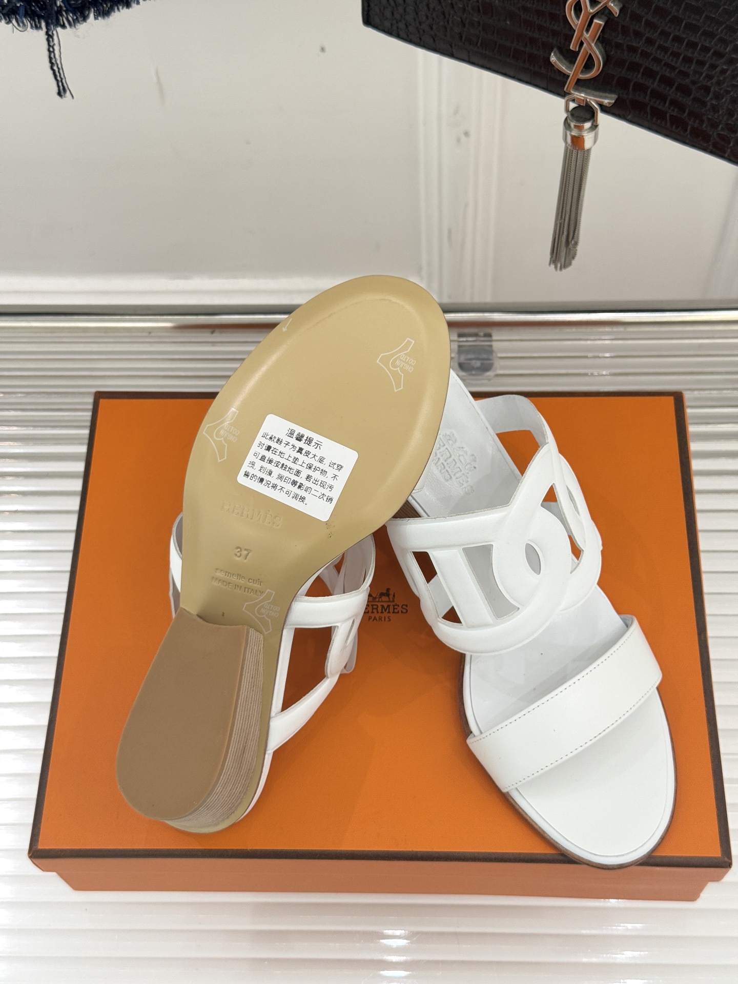 顶版 （配原版飞机盒）Hermès/爱马仕经典镂空猪鼻子坡跟拖鞋标志性的猪鼻子镂空设计俏皮吸睛在简约中彰