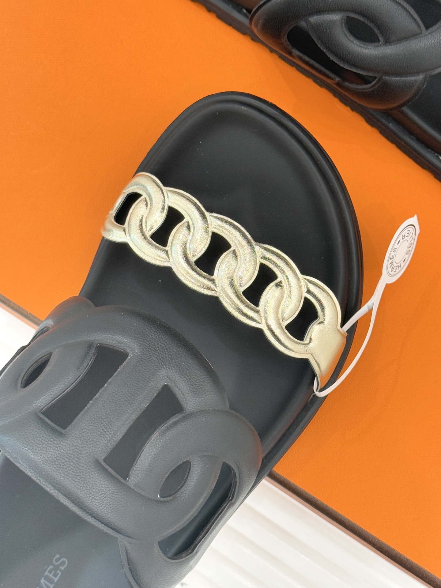 顶版 （配原版飞机盒）Hermès/爱马仕经典镂空猪鼻子休闲懒人拖鞋标志性的猪鼻子镂空设计俏皮吸睛在简约