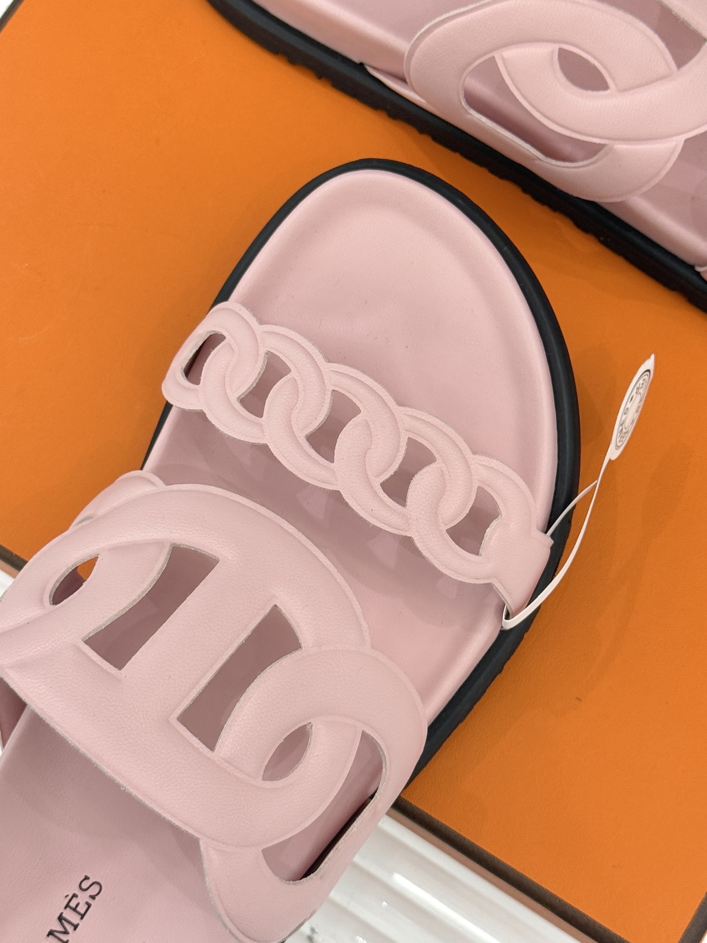 顶版 （配原版飞机盒）Hermès/爱马仕经典镂空猪鼻子休闲懒人拖鞋标志性的猪鼻子镂空设计俏皮吸睛在简约