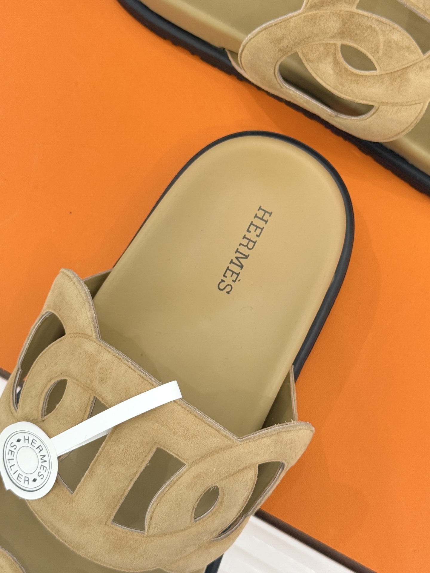 顶版 （配原版飞机盒）Hermès/爱马仕经典镂空猪鼻子休闲懒人拖鞋标志性的猪鼻子镂空设计俏皮吸睛在简约