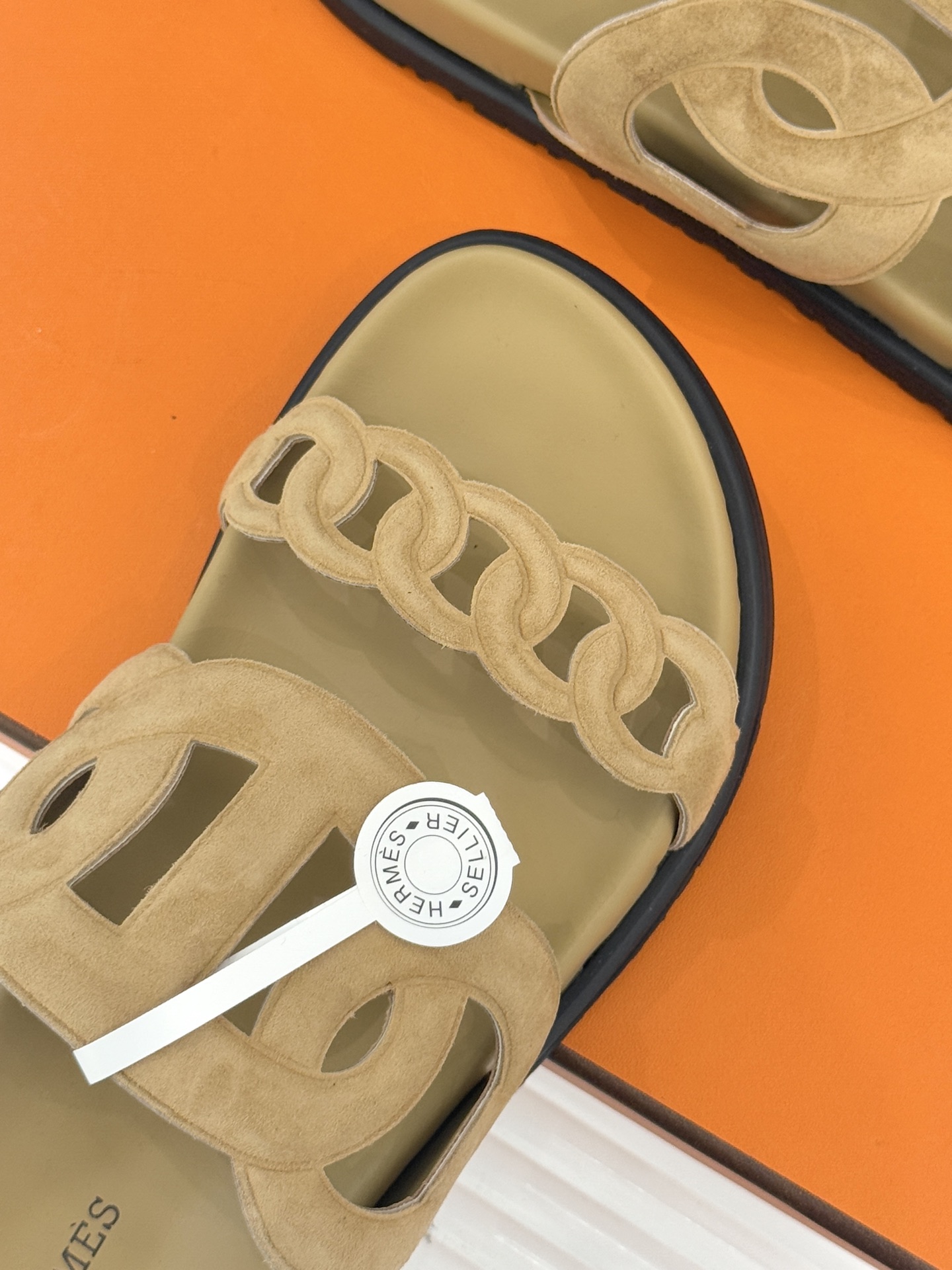 顶版 （配原版飞机盒）Hermès/爱马仕经典镂空猪鼻子休闲懒人拖鞋标志性的猪鼻子镂空设计俏皮吸睛在简约