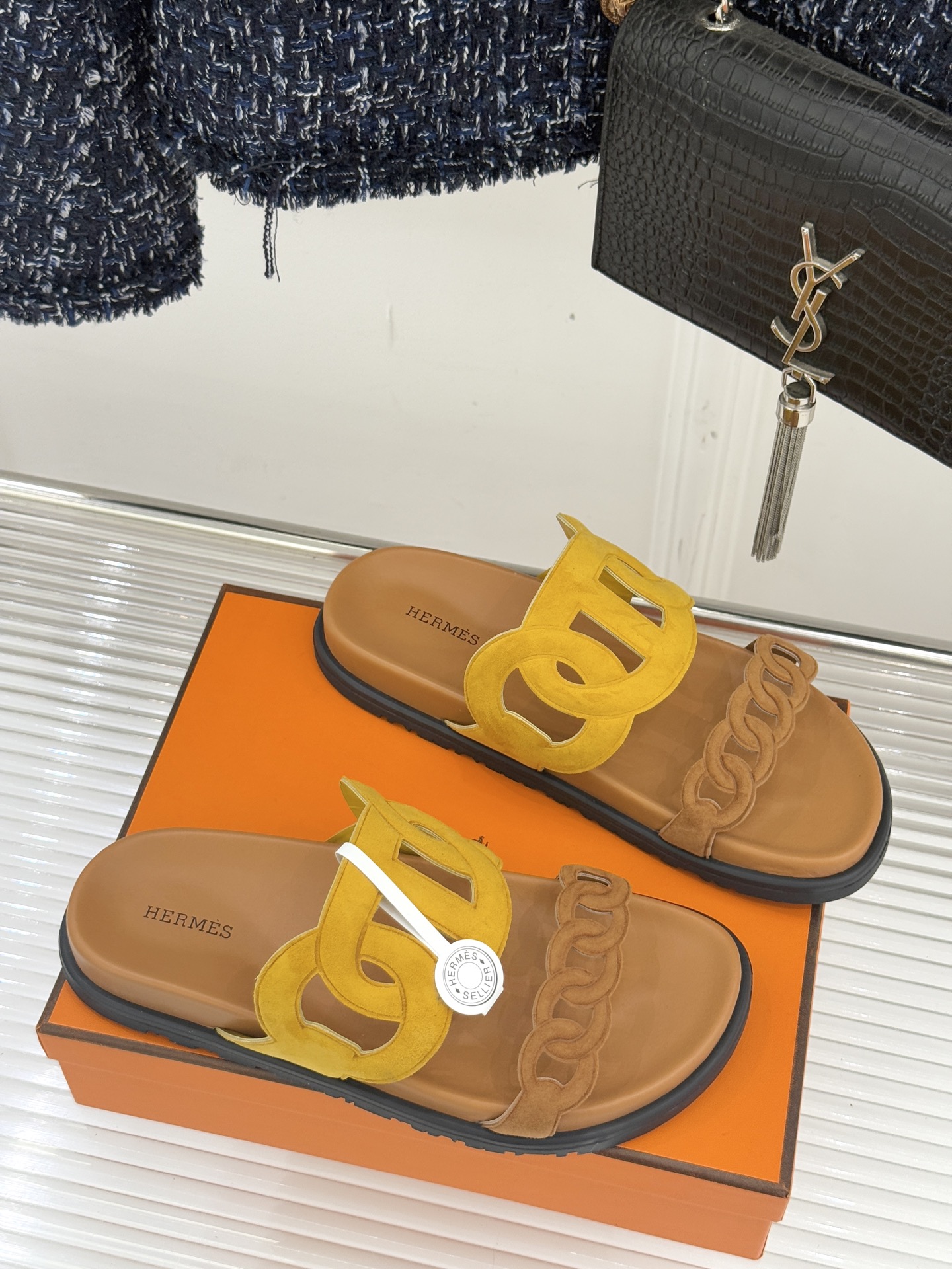 顶版 （配原版飞机盒）Hermès/爱马仕经典镂空猪鼻子休闲懒人拖鞋标志性的猪鼻子镂空设计俏皮吸睛在简约