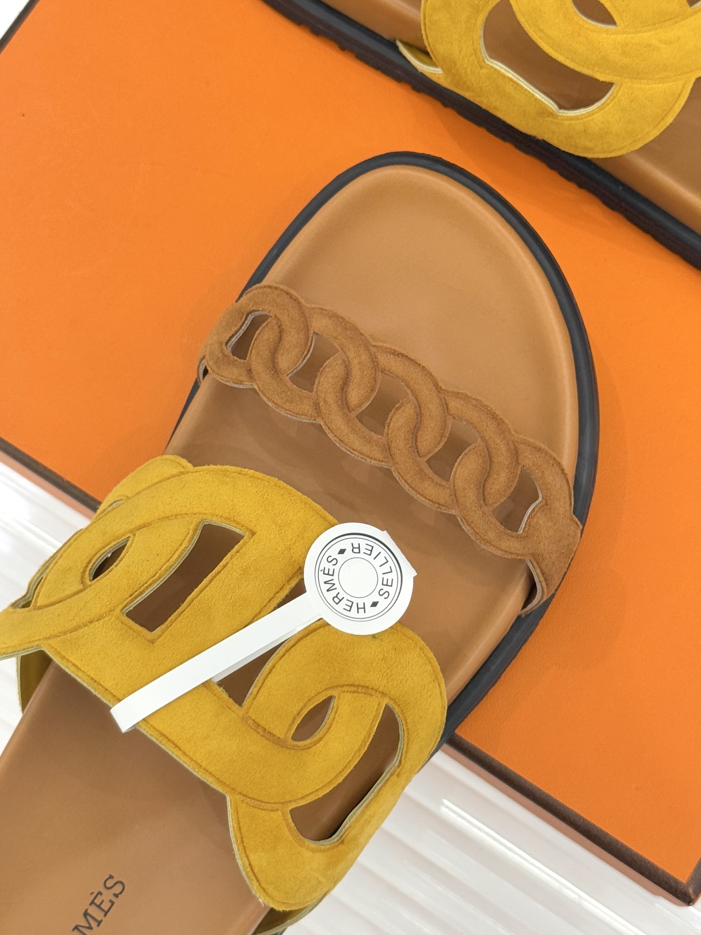 顶版 （配原版飞机盒）Hermès/爱马仕经典镂空猪鼻子休闲懒人拖鞋标志性的猪鼻子镂空设计俏皮吸睛在简约