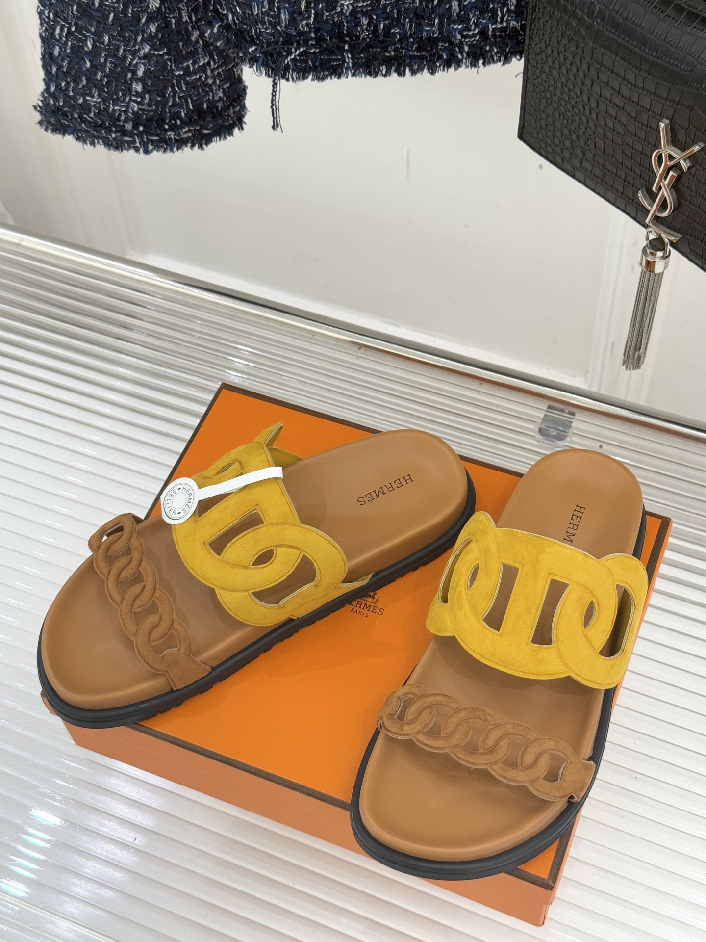 顶版 （配原版飞机盒）Hermès/爱马仕经典镂空猪鼻子休闲懒人拖鞋标志性的猪鼻子镂空设计俏皮吸睛在简约