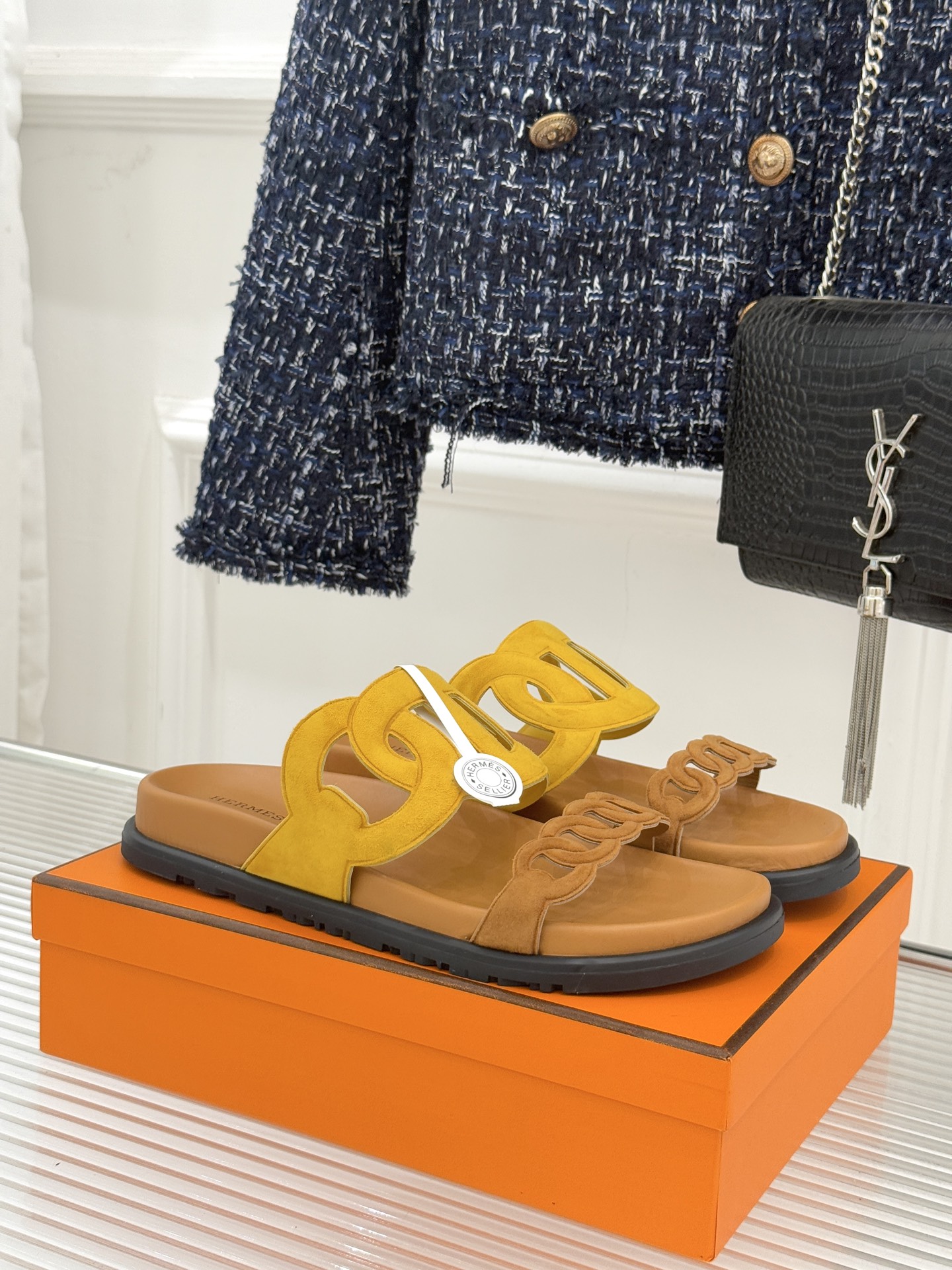 顶版 （配原版飞机盒）Hermès/爱马仕经典镂空猪鼻子休闲懒人拖鞋标志性的猪鼻子镂空设计俏皮吸睛在简约