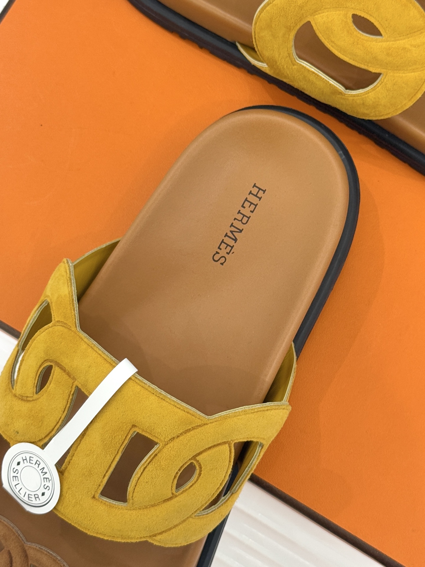顶版 （配原版飞机盒）Hermès/爱马仕经典镂空猪鼻子休闲懒人拖鞋标志性的猪鼻子镂空设计俏皮吸睛在简约