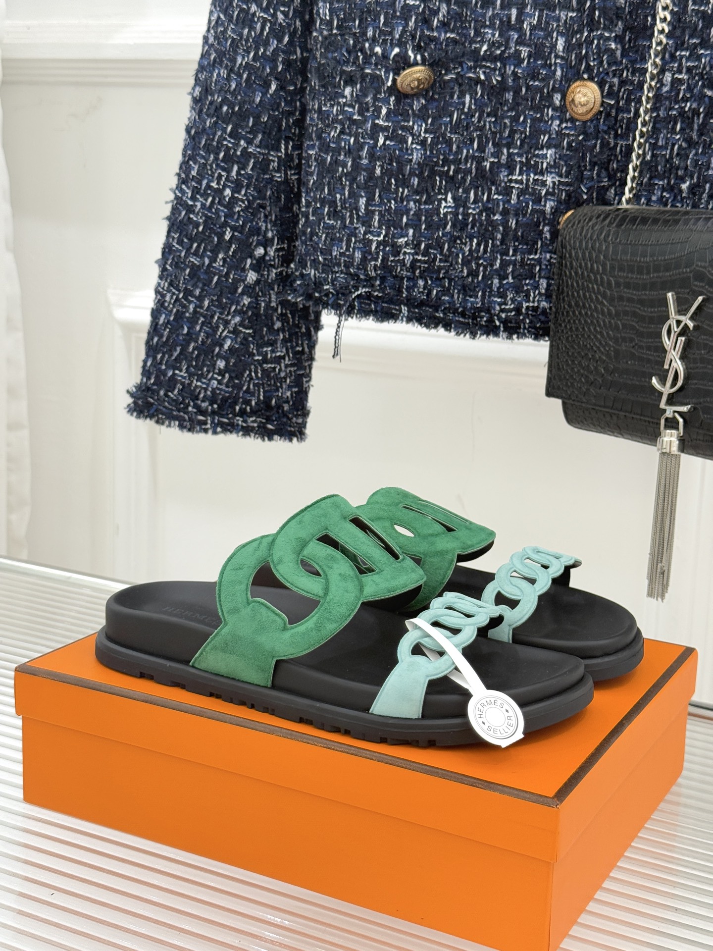 顶版 （配原版飞机盒）Hermès/爱马仕经典镂空猪鼻子休闲懒人拖鞋标志性的猪鼻子镂空设计俏皮吸睛在简约