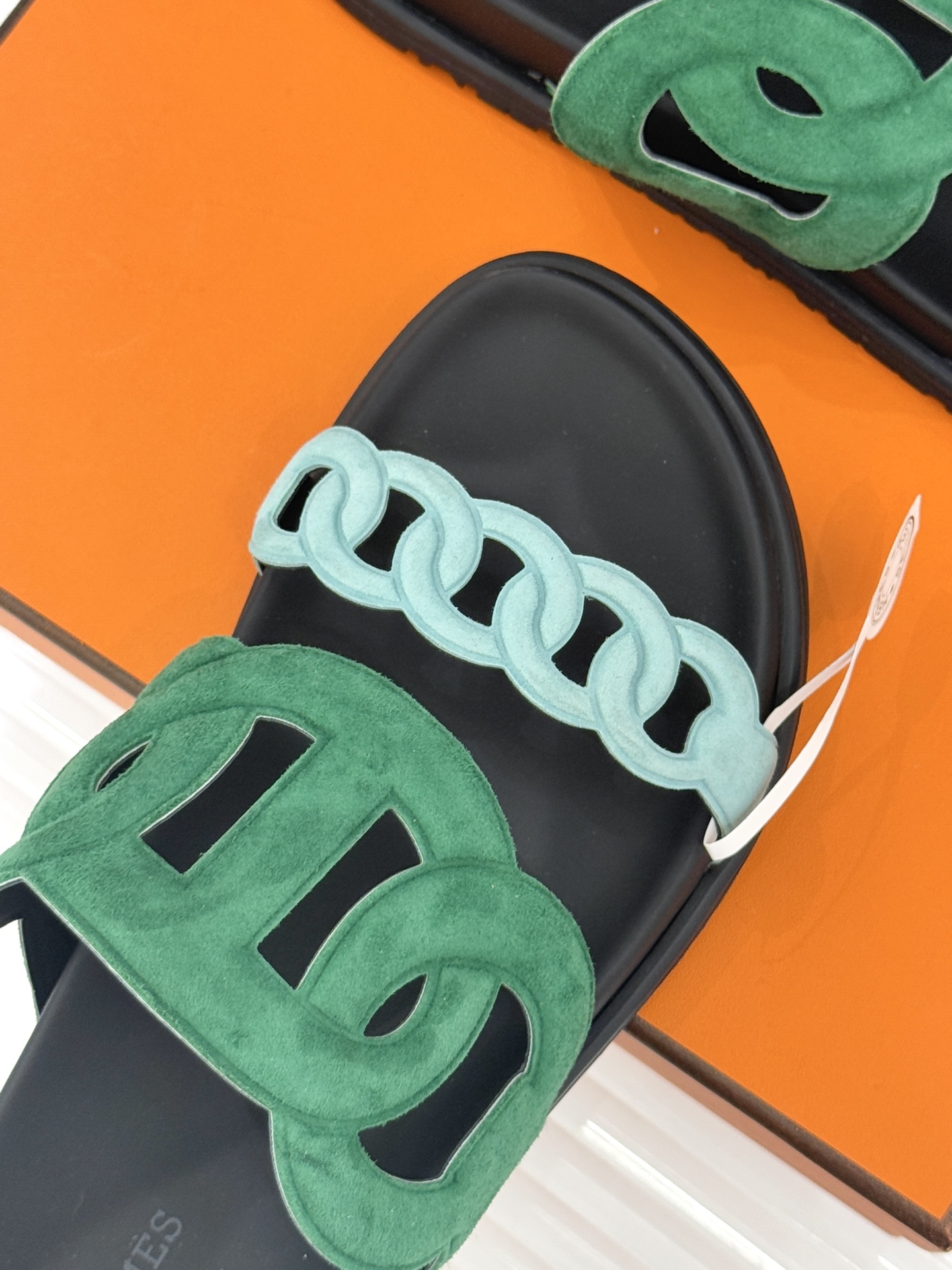 顶版 （配原版飞机盒）Hermès/爱马仕经典镂空猪鼻子休闲懒人拖鞋标志性的猪鼻子镂空设计俏皮吸睛在简约