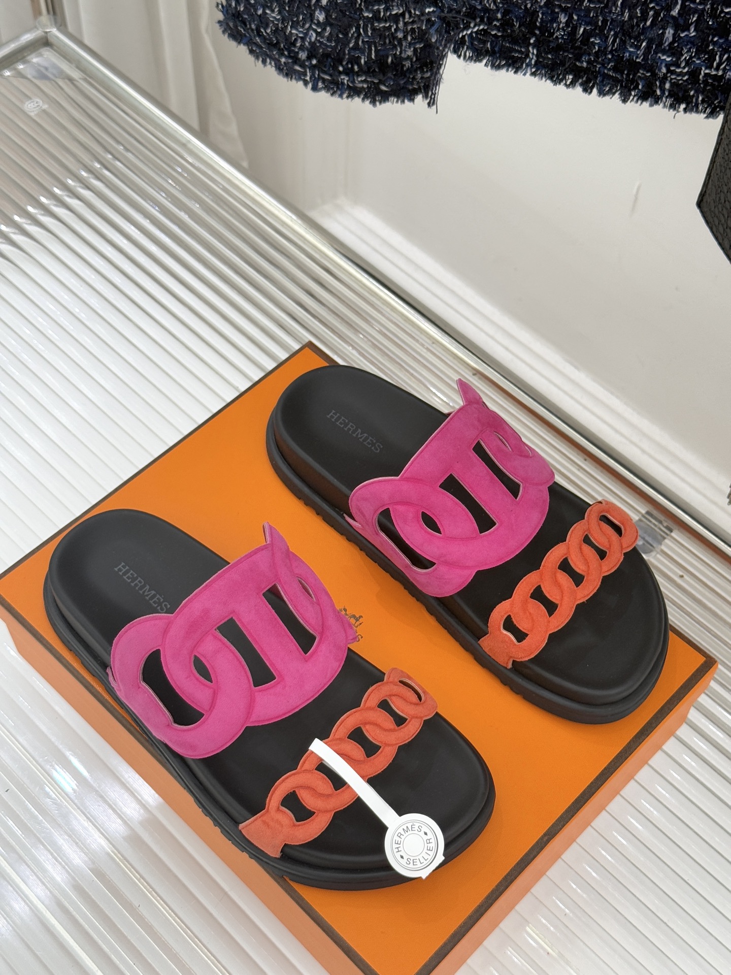 顶版 （配原版飞机盒）Hermès/爱马仕经典镂空猪鼻子休闲懒人拖鞋标志性的猪鼻子镂空设计俏皮吸睛在简约