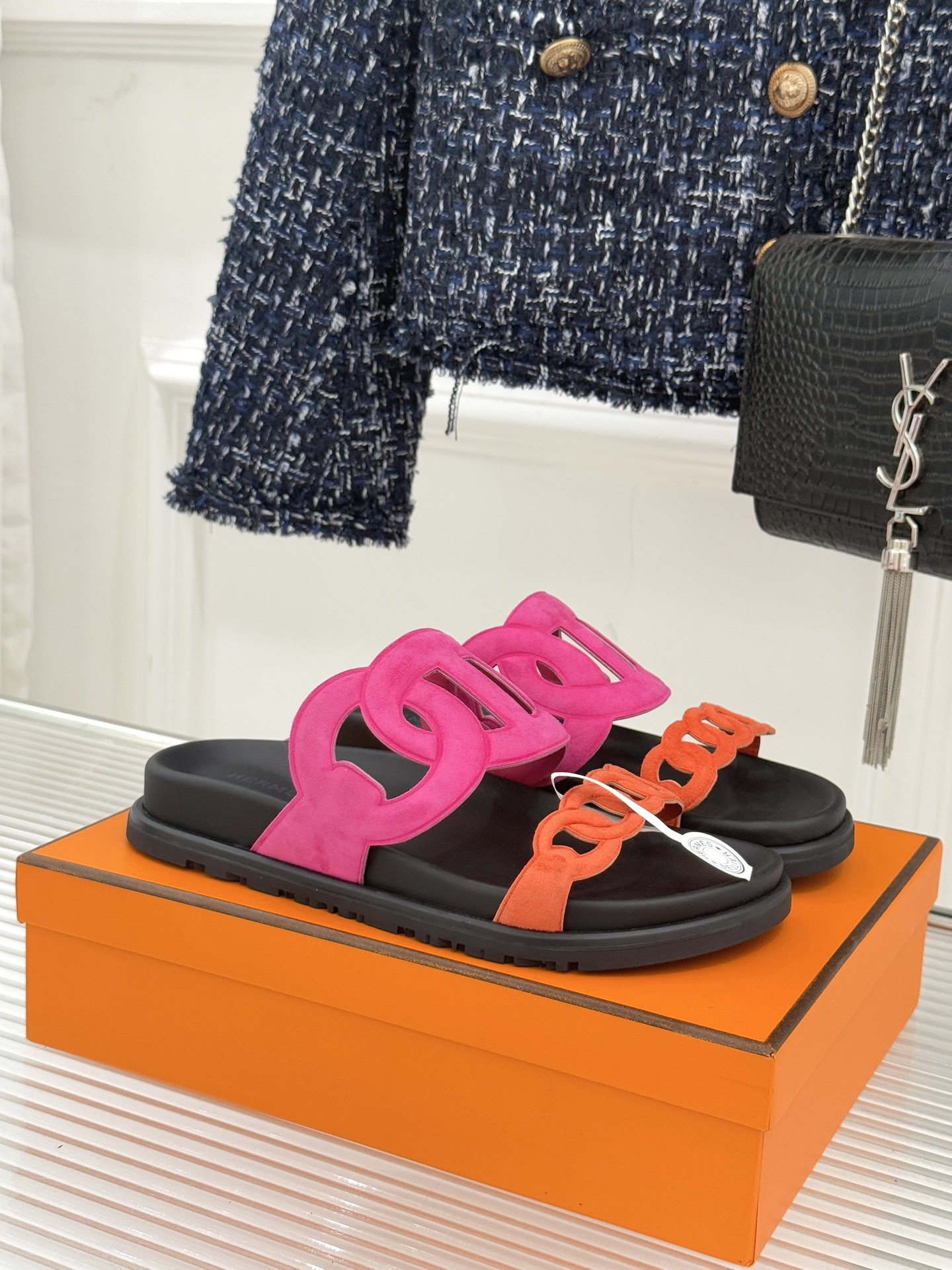 顶版 （配原版飞机盒）Hermès/爱马仕经典镂空猪鼻子休闲懒人拖鞋标志性的猪鼻子镂空设计俏皮吸睛在简约