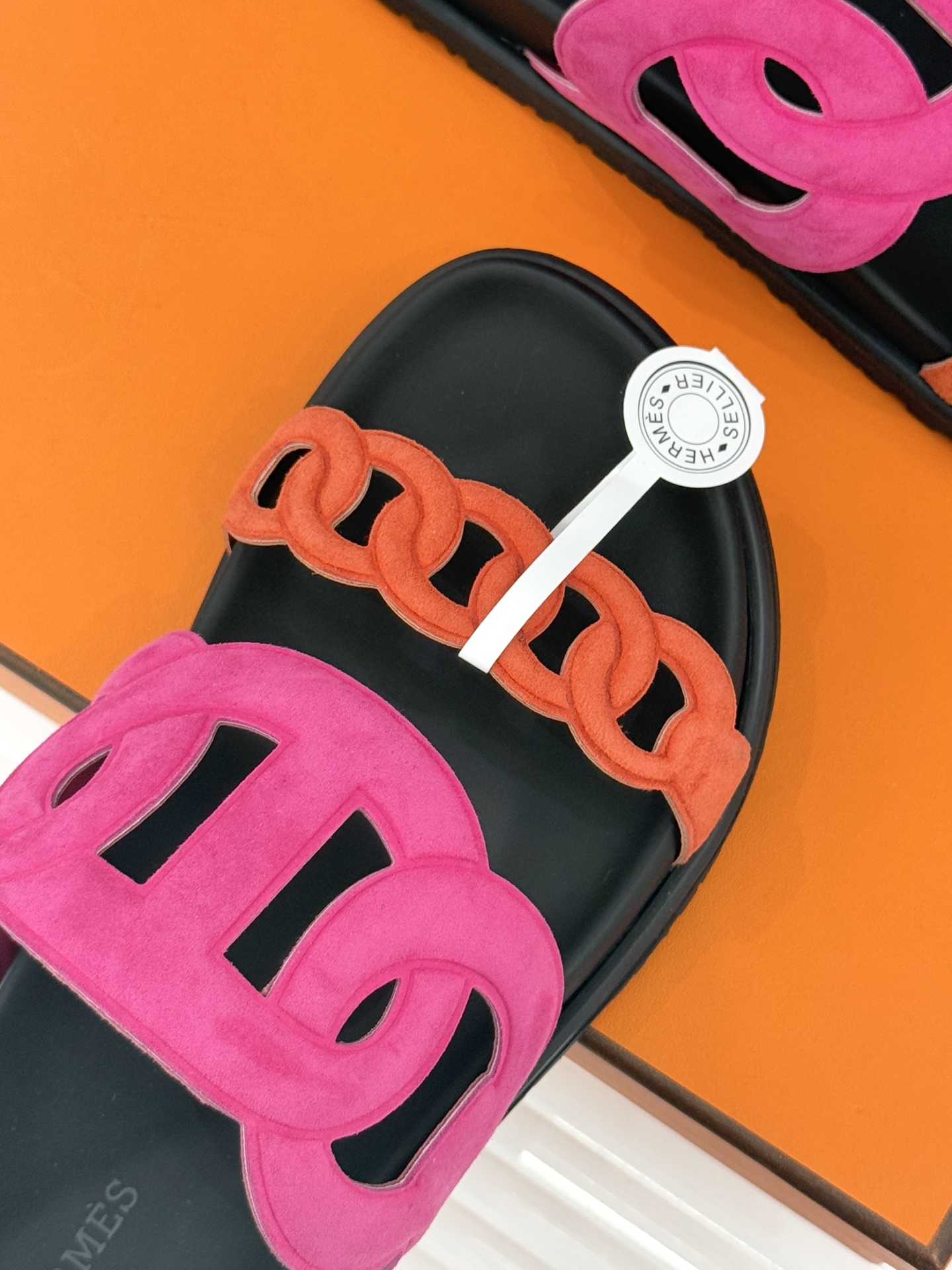 顶版 （配原版飞机盒）Hermès/爱马仕经典镂空猪鼻子休闲懒人拖鞋标志性的猪鼻子镂空设计俏皮吸睛在简约