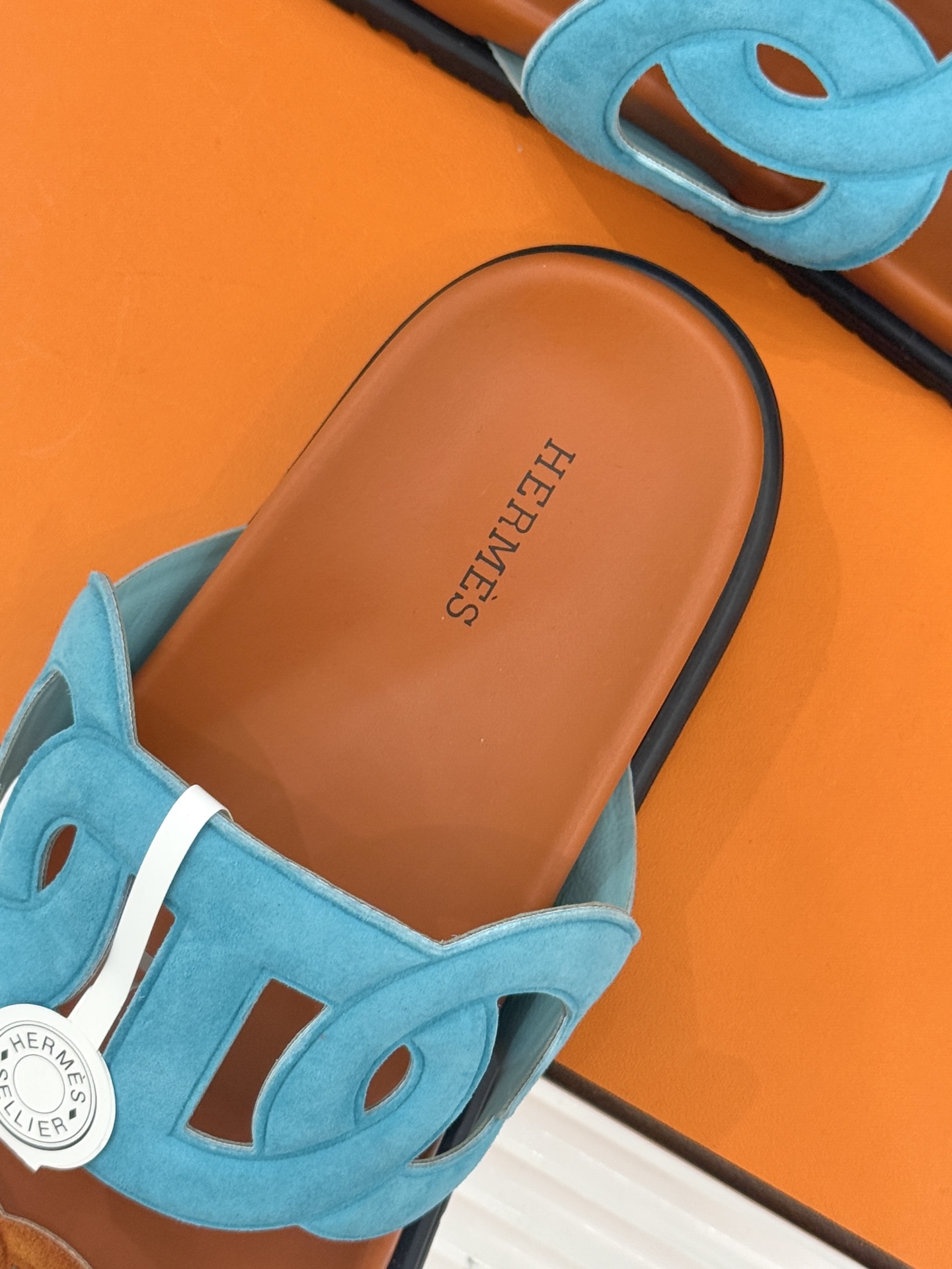 顶版 （配原版飞机盒）Hermès/爱马仕经典镂空猪鼻子休闲懒人拖鞋标志性的猪鼻子镂空设计俏皮吸睛在简约