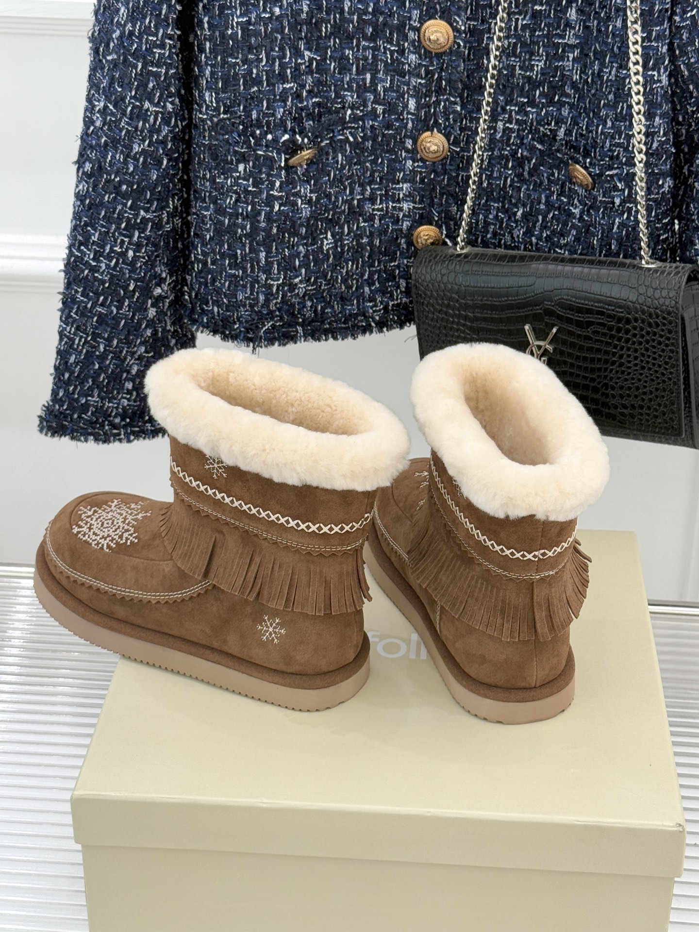 UNfolio25WF新品复古雪花厚底雪地靴当雪花吻上复古纹路 流苏随步履轻摇这双雪地靴让冬日穿搭既抗寒