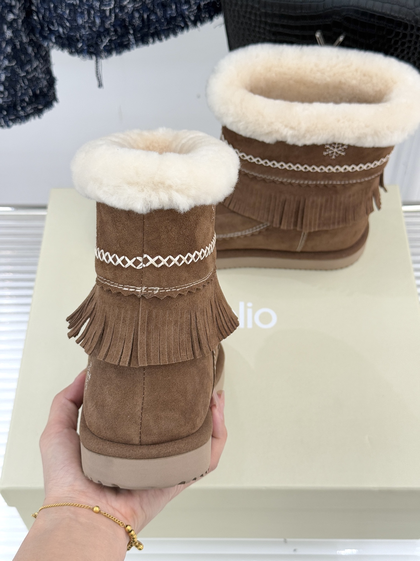 UNfolio25WF新品复古雪花厚底雪地靴当雪花吻上复古纹路 流苏随步履轻摇这双雪地靴让冬日穿搭既抗寒