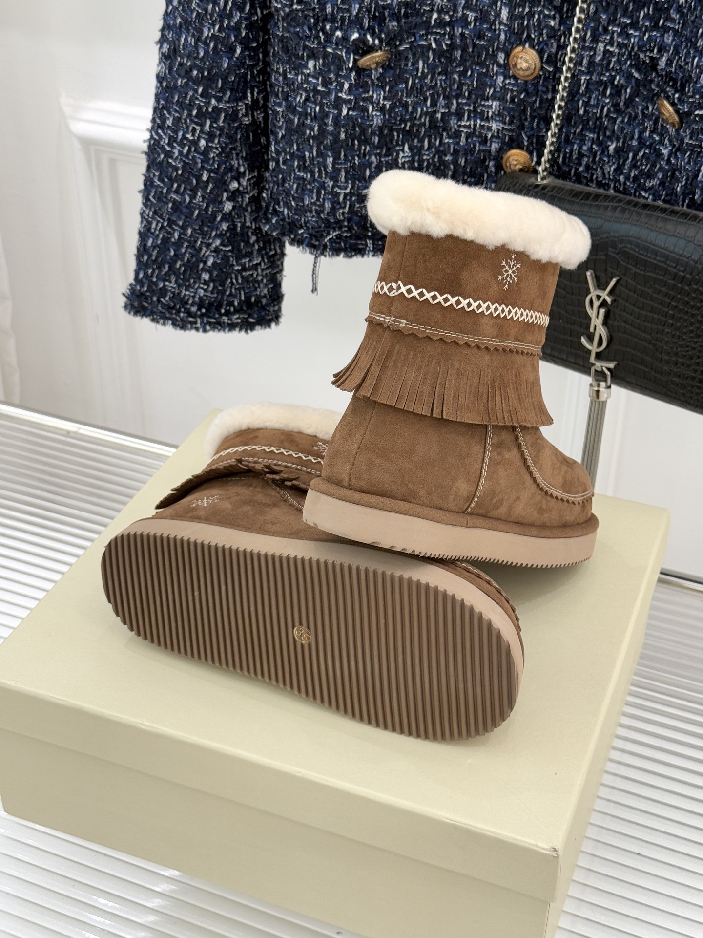 UNfolio25WF新品复古雪花厚底雪地靴当雪花吻上复古纹路 流苏随步履轻摇这双雪地靴让冬日穿搭既抗寒