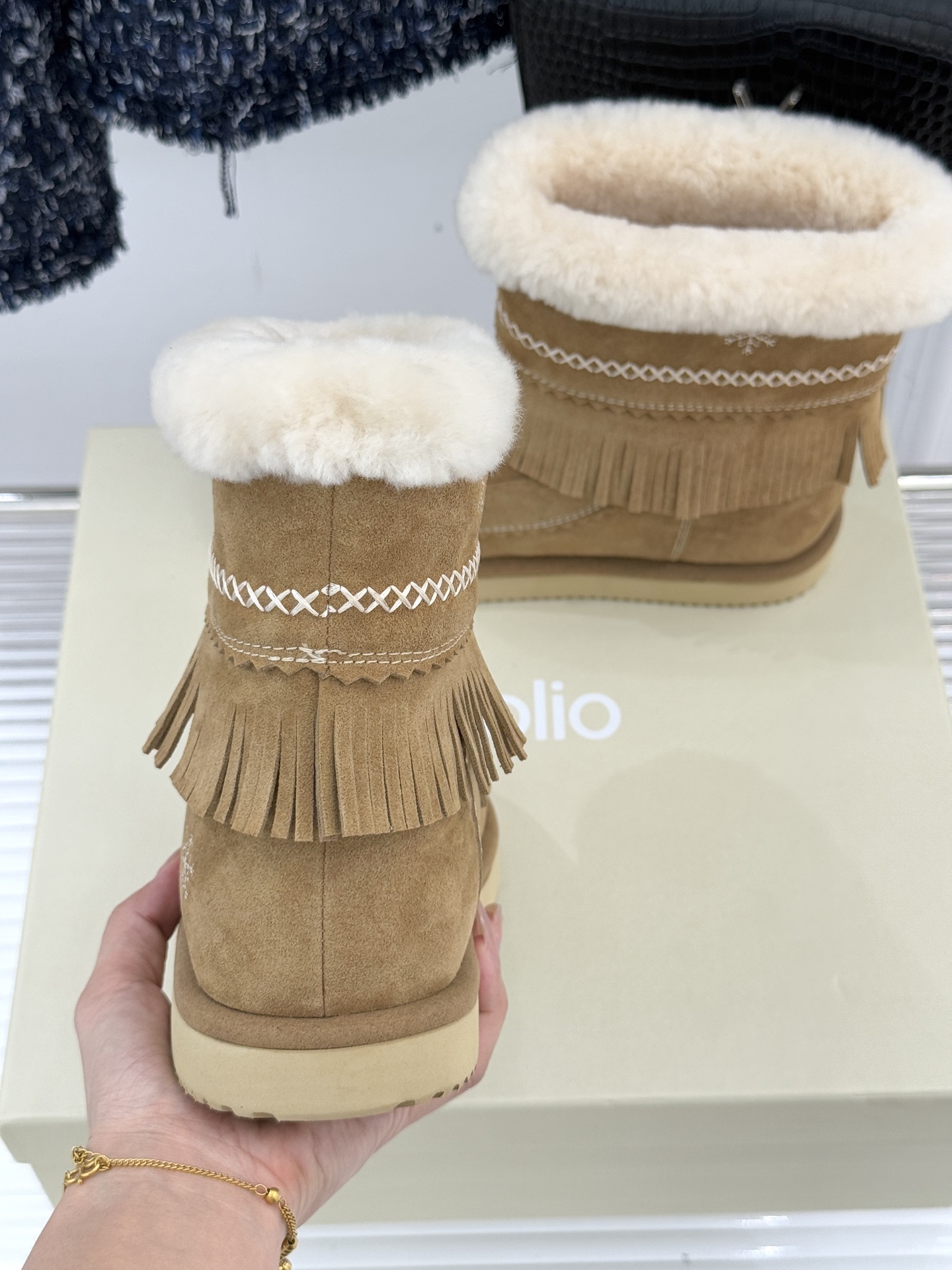 UNfolio25WF新品复古雪花厚底雪地靴当雪花吻上复古纹路 流苏随步履轻摇这双雪地靴让冬日穿搭既抗寒