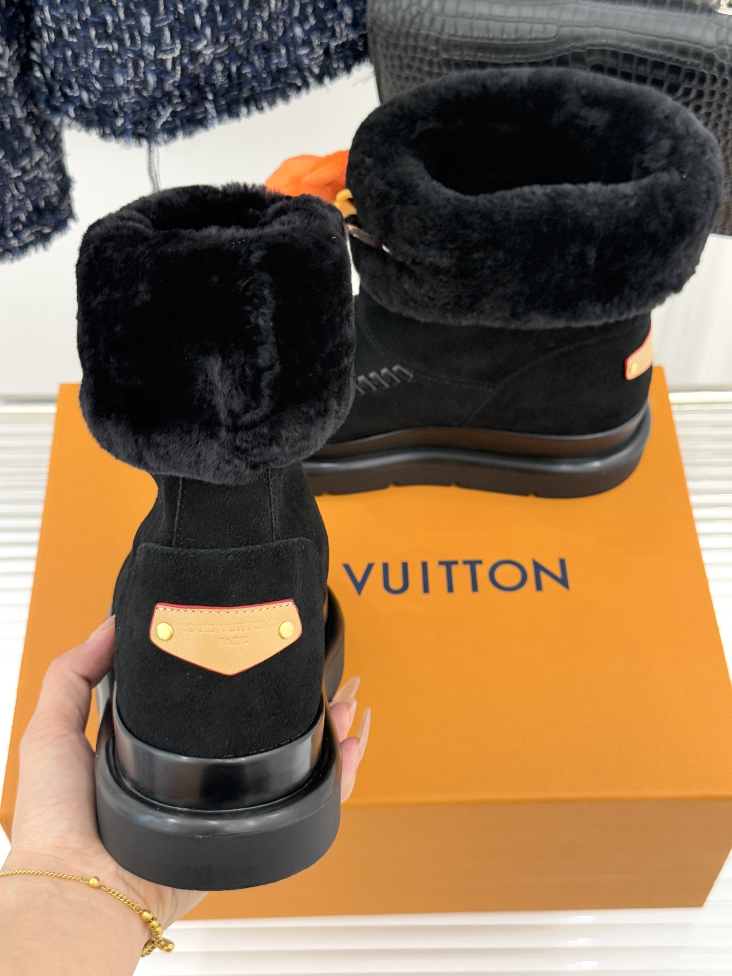 驴家25WF新品压花钥匙包包雪地靴答应我一定要每人来一双好嘛日常OOTD就没有它搭配不了的鞋头压花log