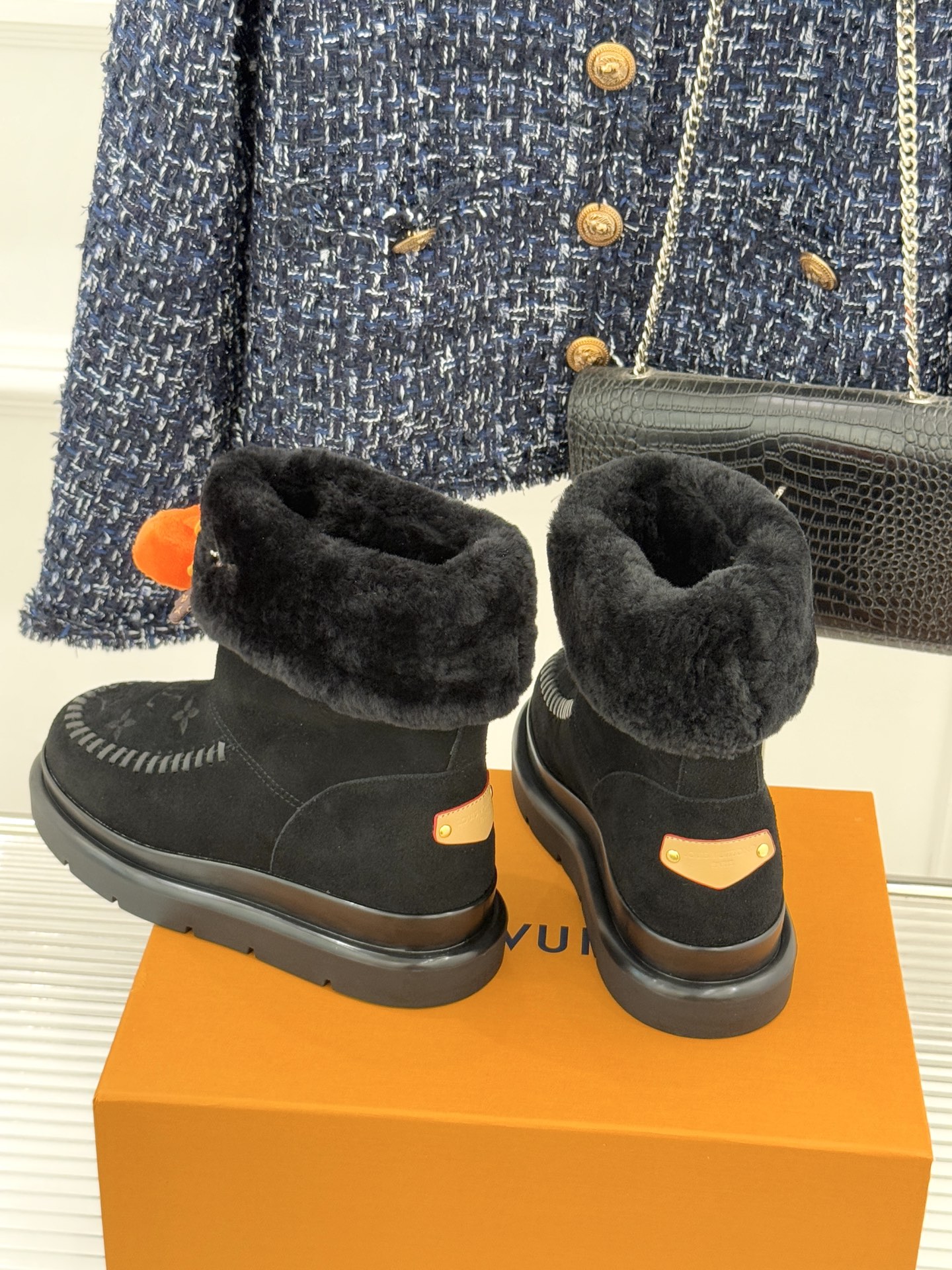 驴家25WF新品压花钥匙包包雪地靴答应我一定要每人来一双好嘛日常OOTD就没有它搭配不了的鞋头压花log