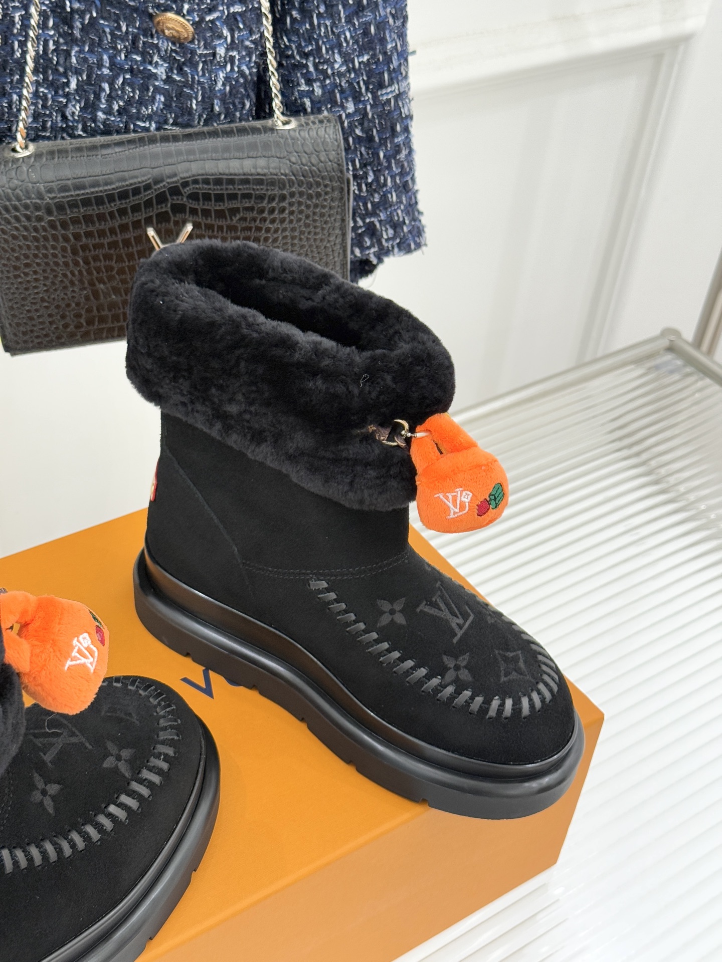 驴家25WF新品压花钥匙包包雪地靴答应我一定要每人来一双好嘛日常OOTD就没有它搭配不了的鞋头压花log