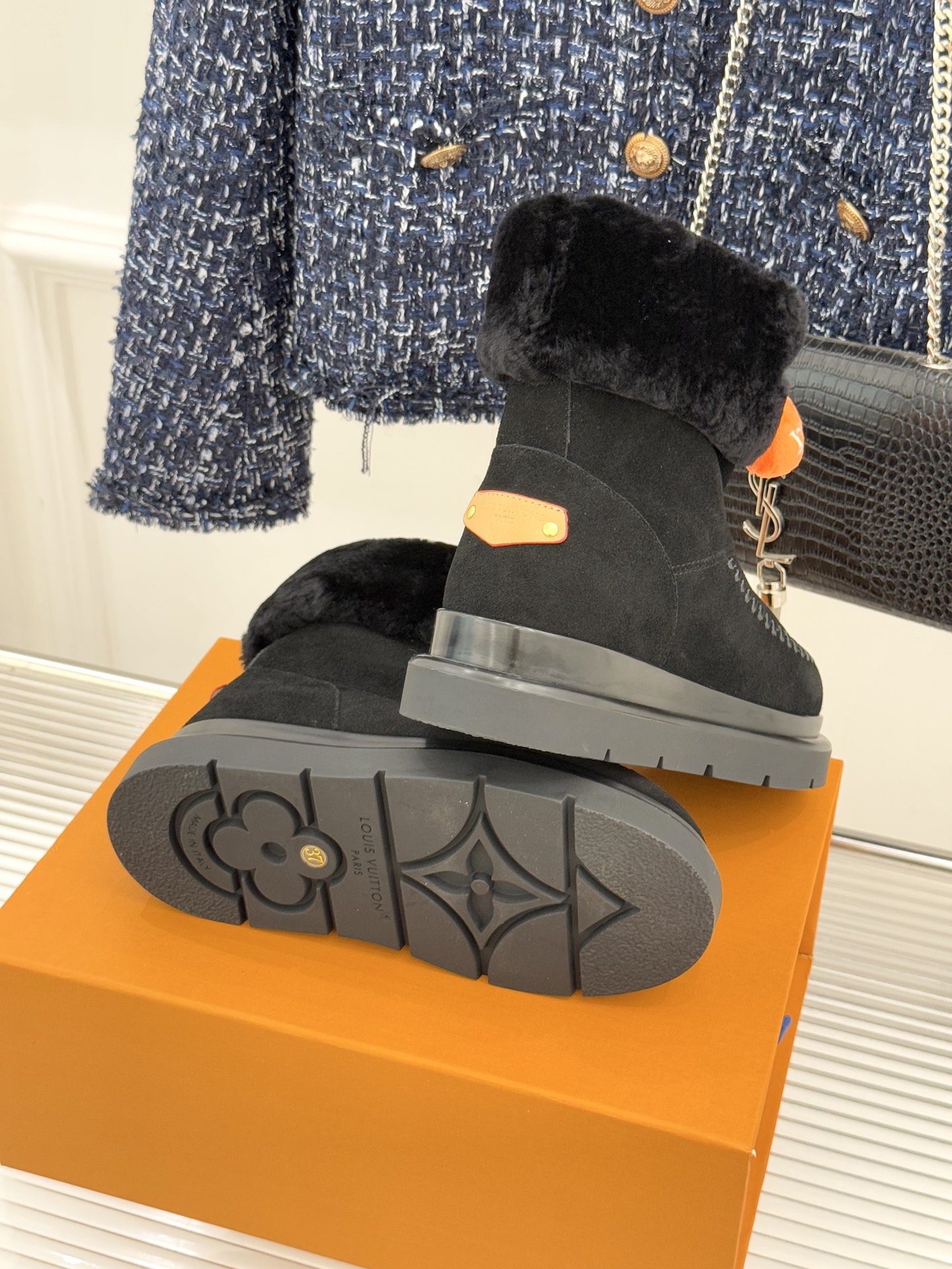 驴家25WF新品压花钥匙包包雪地靴答应我一定要每人来一双好嘛日常OOTD就没有它搭配不了的鞋头压花log