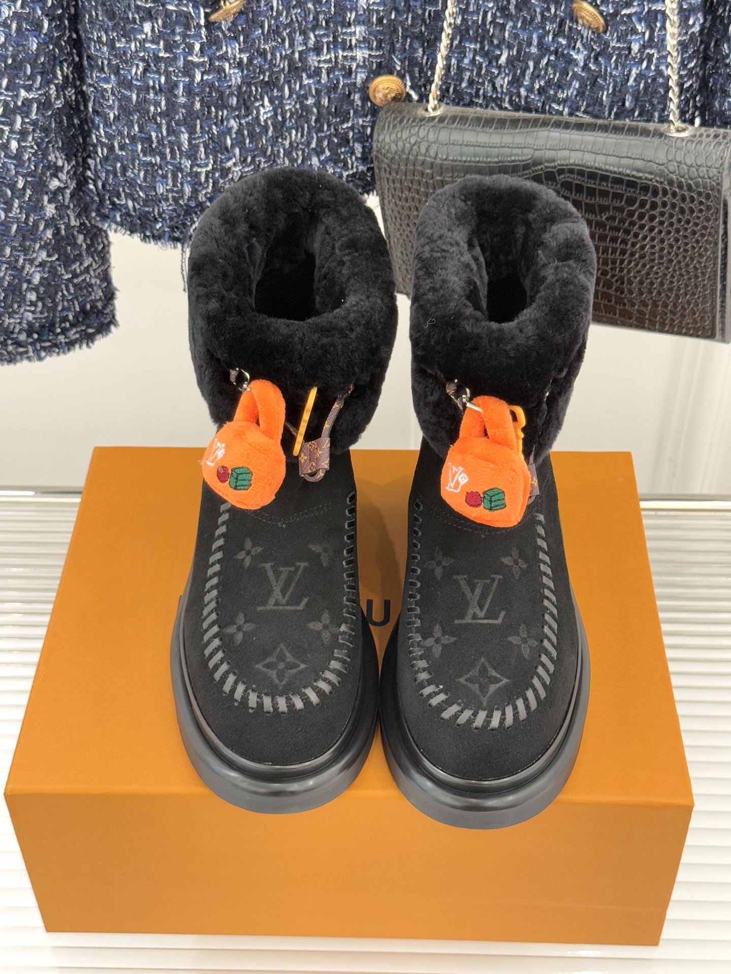 驴家25WF新品压花钥匙包包雪地靴答应我一定要每人来一双好嘛日常OOTD就没有它搭配不了的鞋头压花log