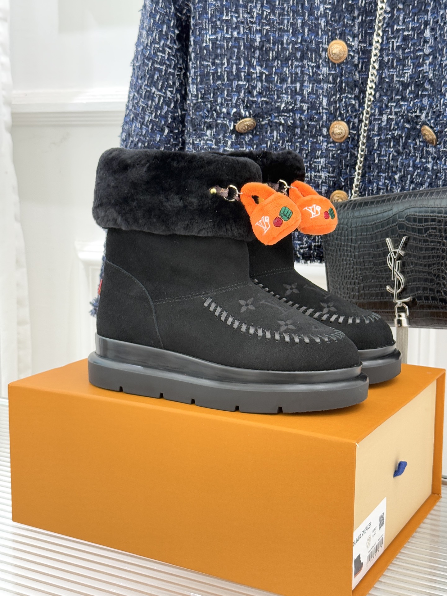 驴家25WF新品压花钥匙包包雪地靴答应我一定要每人来一双好嘛日常OOTD就没有它搭配不了的鞋头压花log